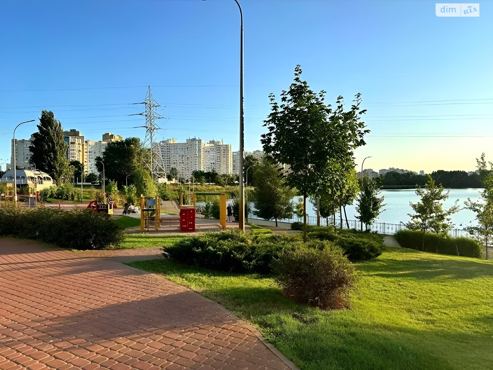 Продаж трикімнатної квартири в Києві, на вул. Ревуцького 40Б, район Позняки фото 1 Продаж трикімнатної квартири в Києві, на вул. Ревуцького 40Б, район Позняки фото 1