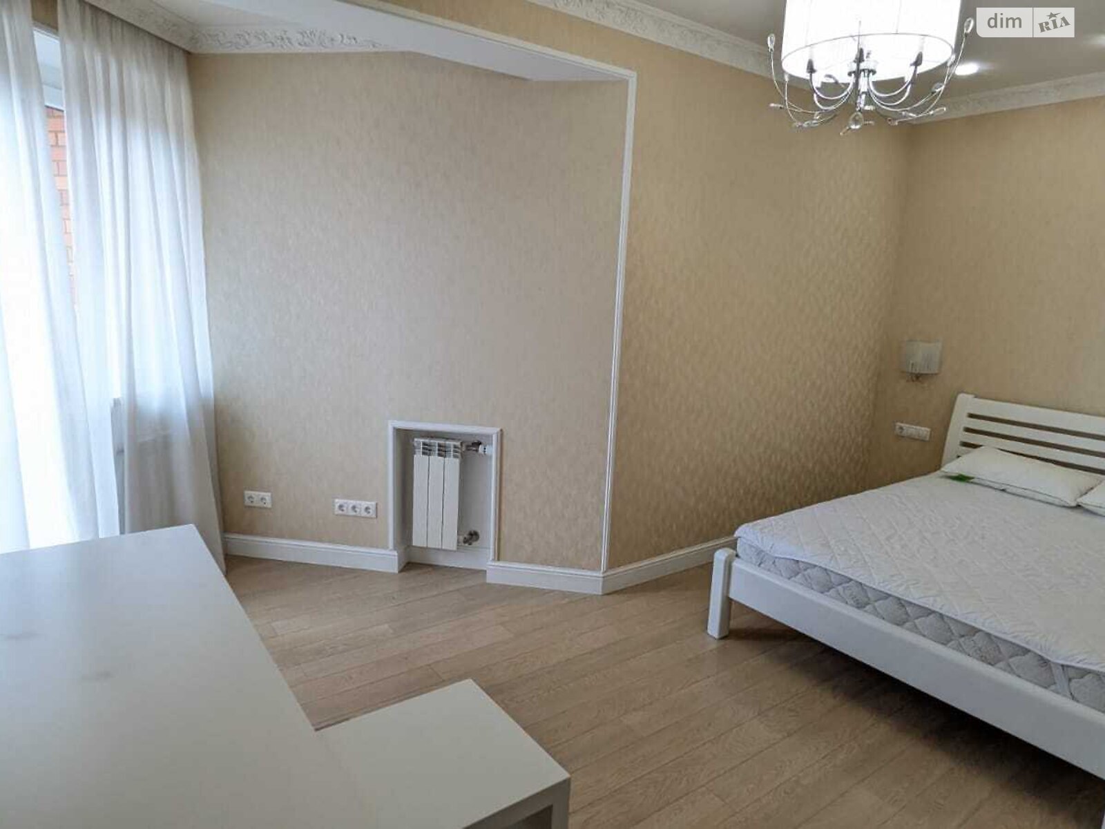 Продаж чотирикімнатної квартири в Києві, на вул. Срібнокільська 12, район Позняки фото 1