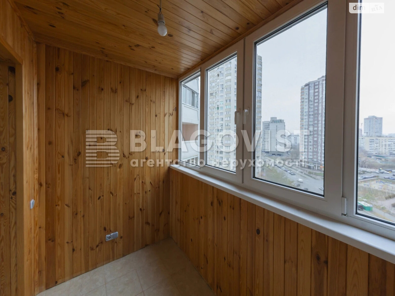Продажа трехкомнатной квартиры в Киеве, на ул. Урловская 19, район Позняки фото 1 Продажа трехкомнатной квартиры в Киеве, на ул. Урловская 19, район Позняки фото 1