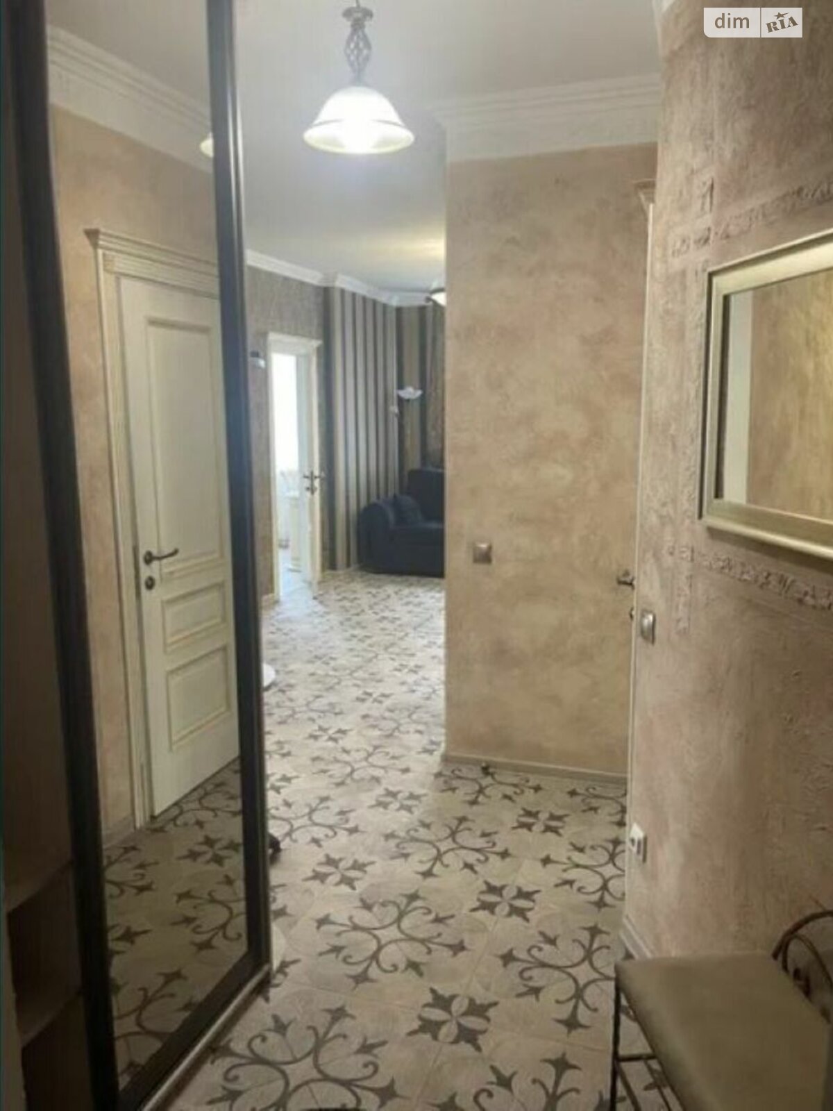 Продажа трехкомнатной квартиры в Киеве, на ул. Урловская 23В, район Позняки фото 1 Продажа трехкомнатной квартиры в Киеве, на ул. Урловская 23В, район Позняки фото 1