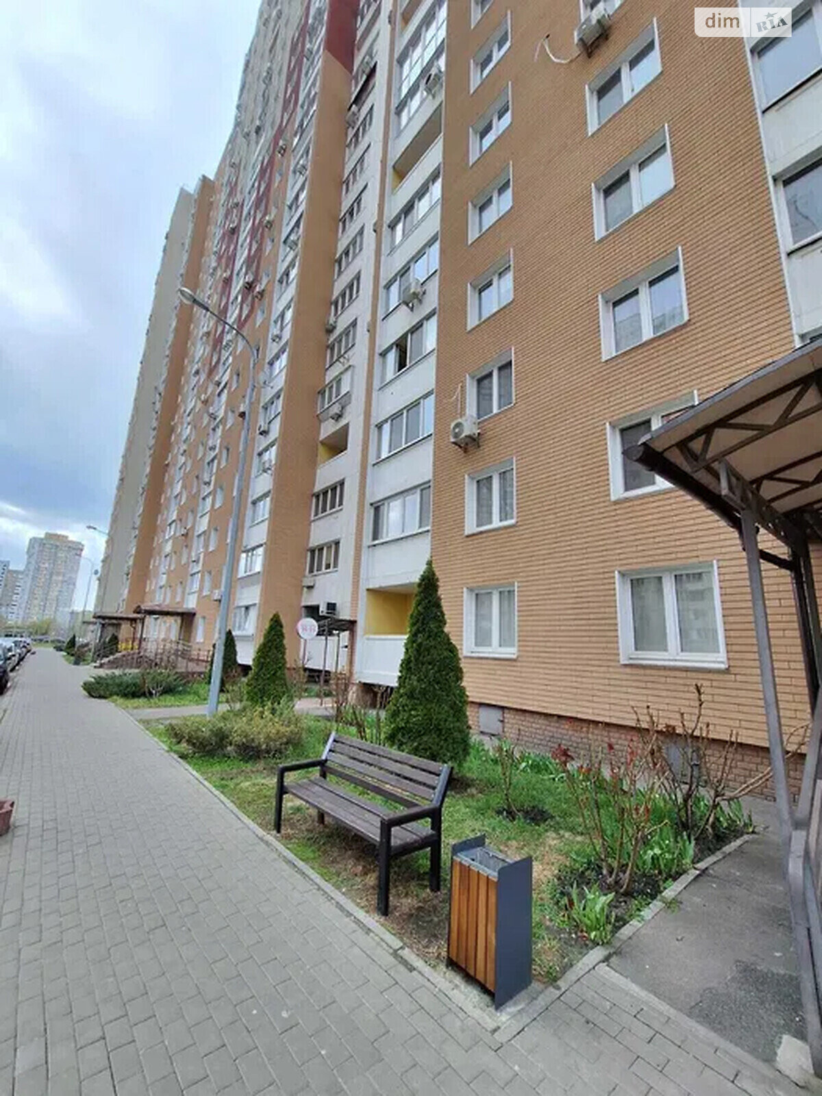 Продаж трикімнатної квартири в Києві, на вул. Здолбунівська 13, район Позняки фото 1 Продаж трикімнатної квартири в Києві, на вул. Здолбунівська 13, район Позняки фото 1