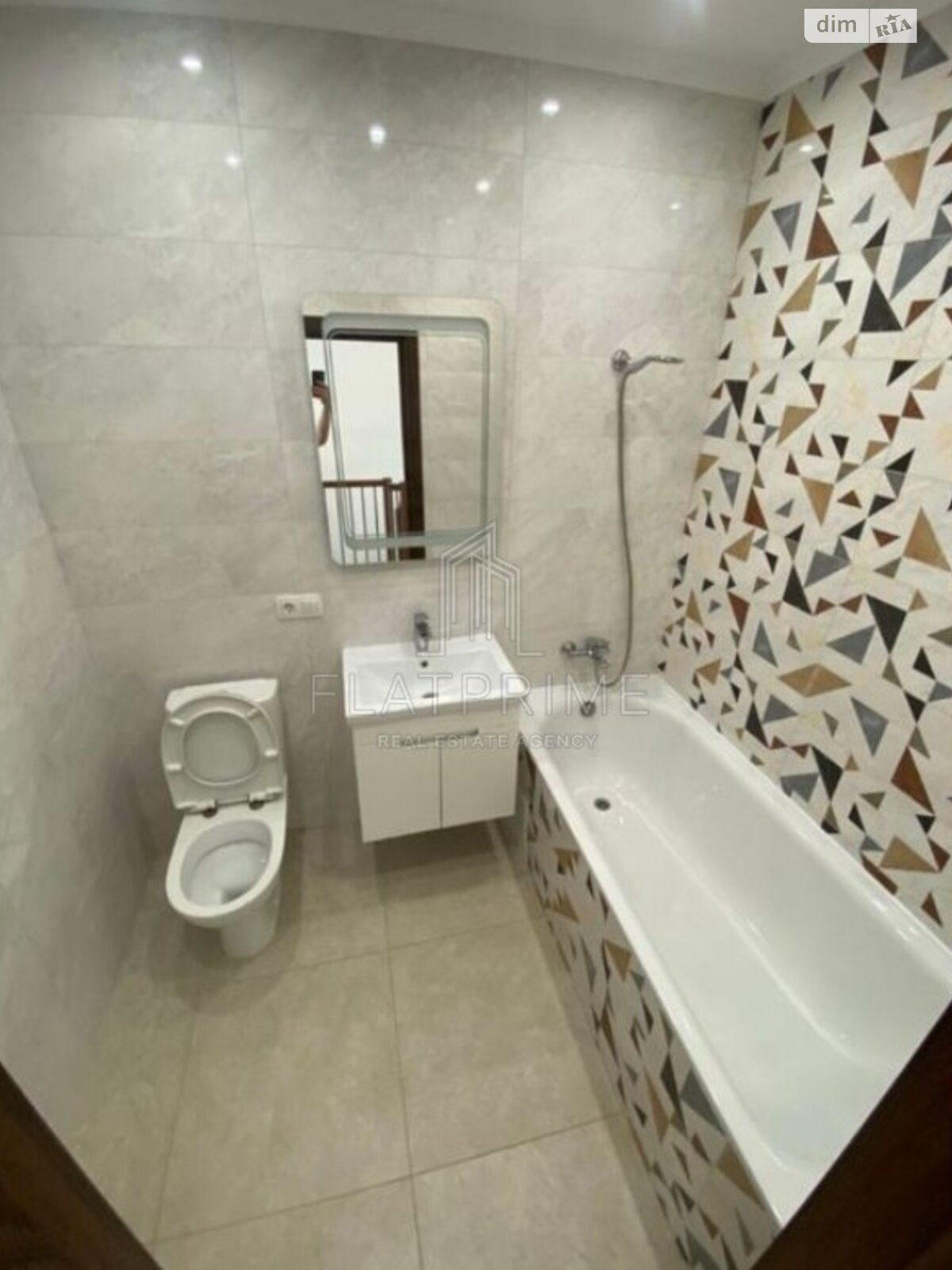 Продаж трикімнатної квартири в Києві, на вул. Миколи Гулака 4, район Пріорка фото 1 Продаж трикімнатної квартири в Києві, на вул. Миколи Гулака 4, район Пріорка фото 1