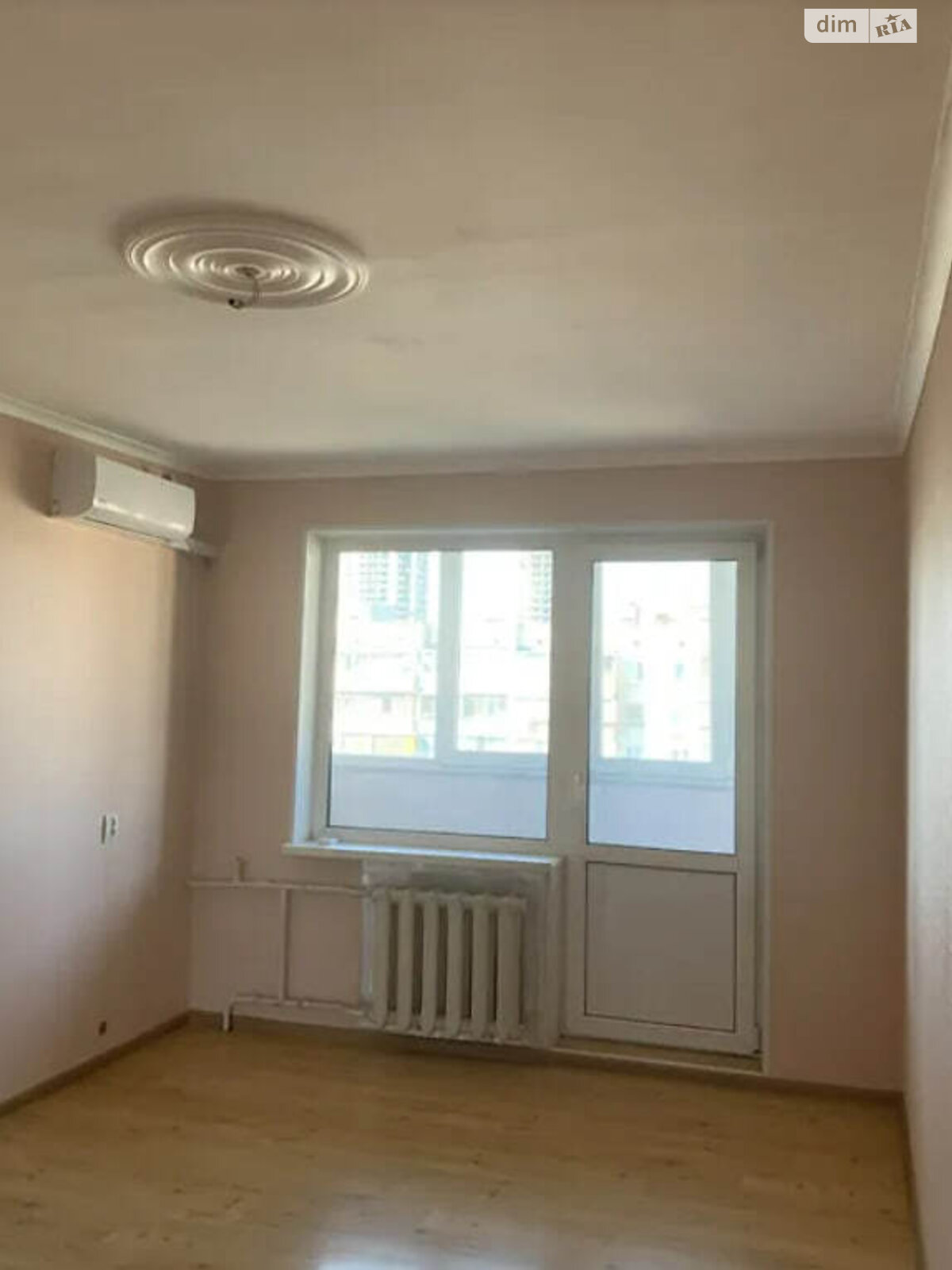 Продажа трехкомнатной квартиры в Киеве, на просп. Романа Шухевича 8А, район Радужный Массив фото 1