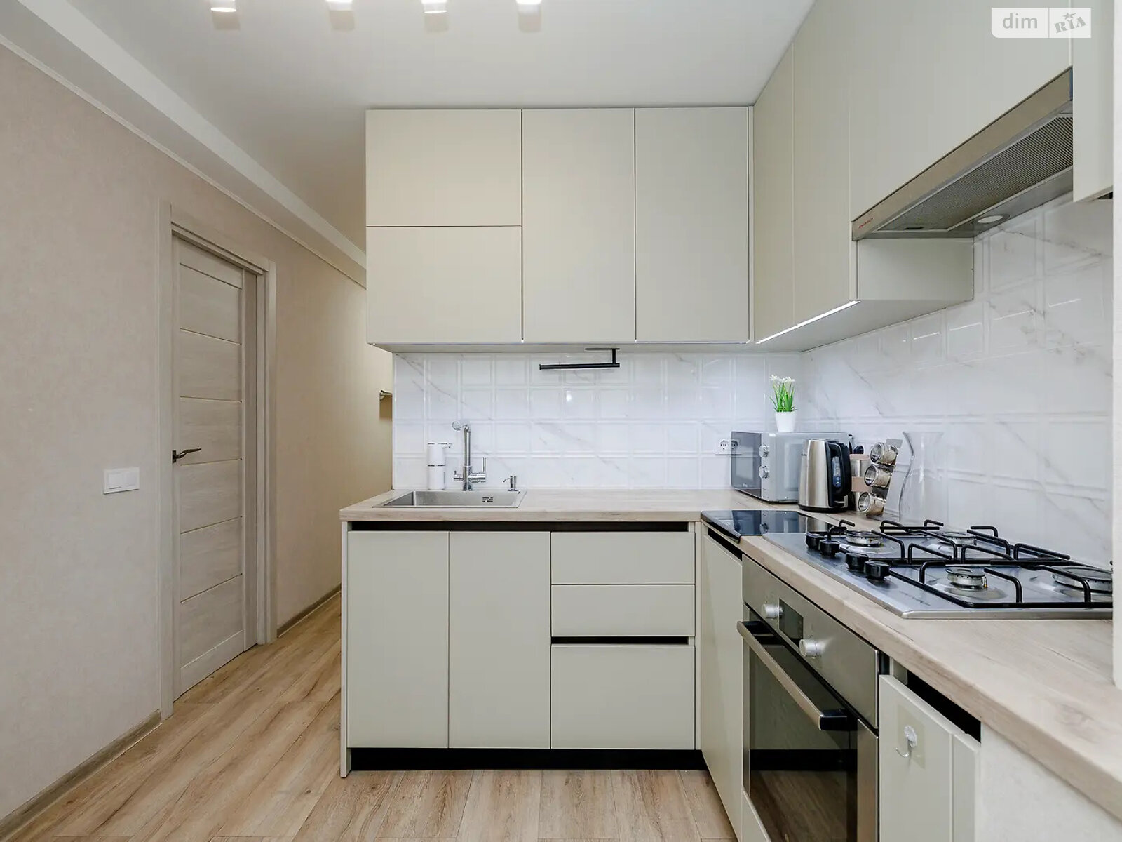 Продажа однокомнатной квартиры в Киеве, на просп. Воскресенский 23, район Радужный Массив фото 1 Продажа однокомнатной квартиры в Киеве, на просп. Воскресенский 23, район Радужный Массив фото 1