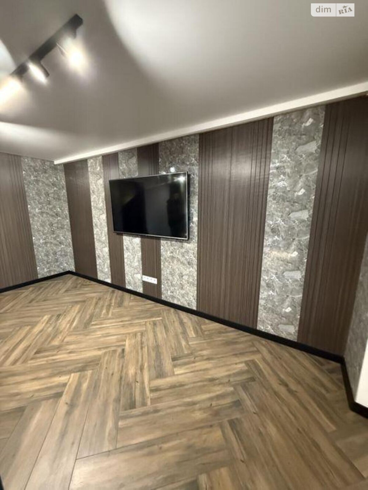 Продаж трикімнатної квартири в Києві, на просп. Воскресенський 15А, район Райдужний Масив фото 1