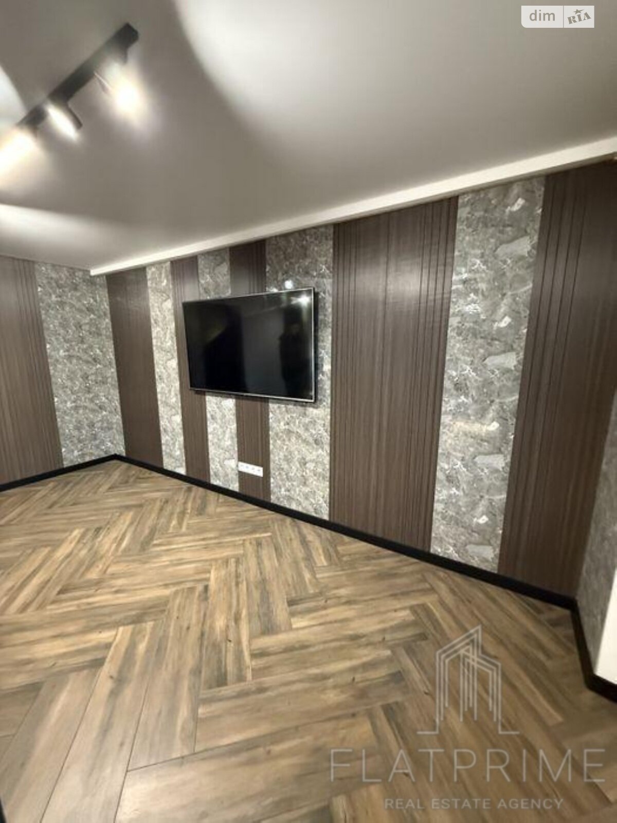 Продаж трикімнатної квартири в Києві, на просп. Воскресенський 15А, район Райдужний Масив фото 1