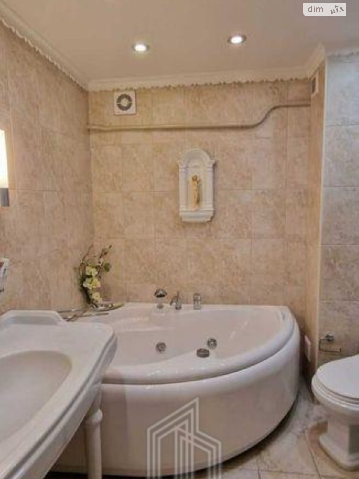 Продаж трикімнатної квартири в Києві, на вул. Ентузіастів 41, район Русанівка фото 1