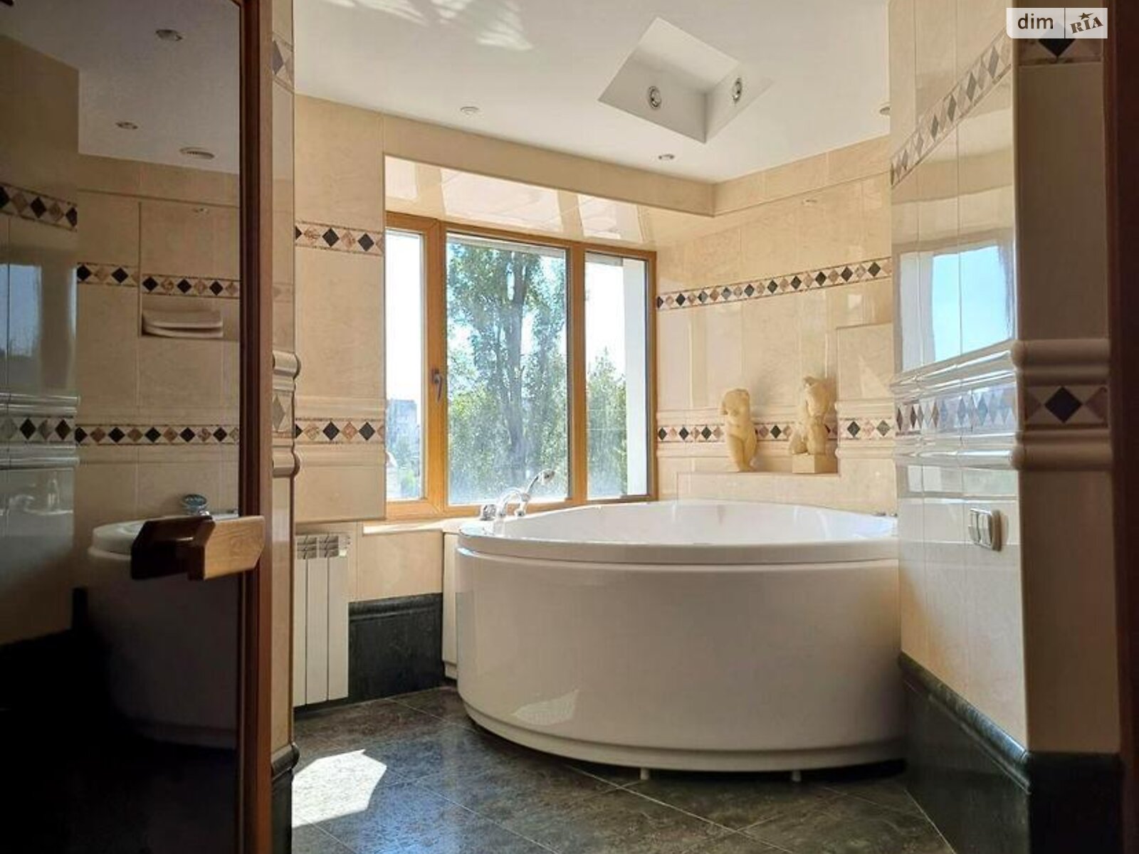 Продаж чотирикімнатної квартири в Києві, на вул. Ентузіастів 7, район Русанівка фото 1