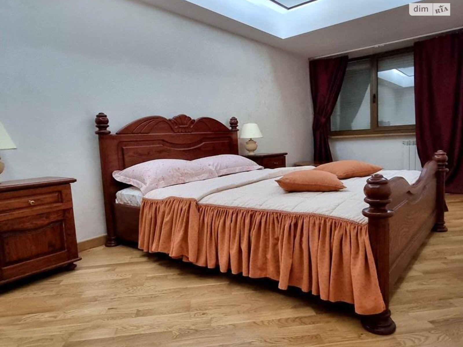 Продаж чотирикімнатної квартири в Києві, на вул. Ентузіастів 7, район Русанівка фото 1