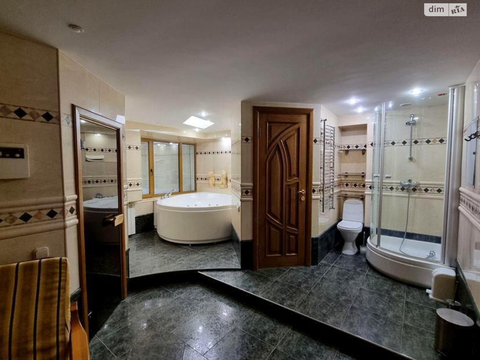 Продаж чотирикімнатної квартири в Києві, на вул. Ентузіастів 7, район Русанівка фото 1