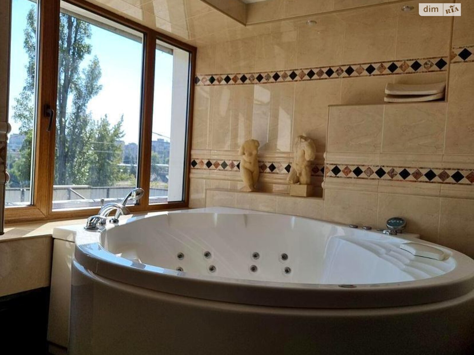 Продаж чотирикімнатної квартири в Києві, на вул. Ентузіастів 7, район Русанівка фото 1