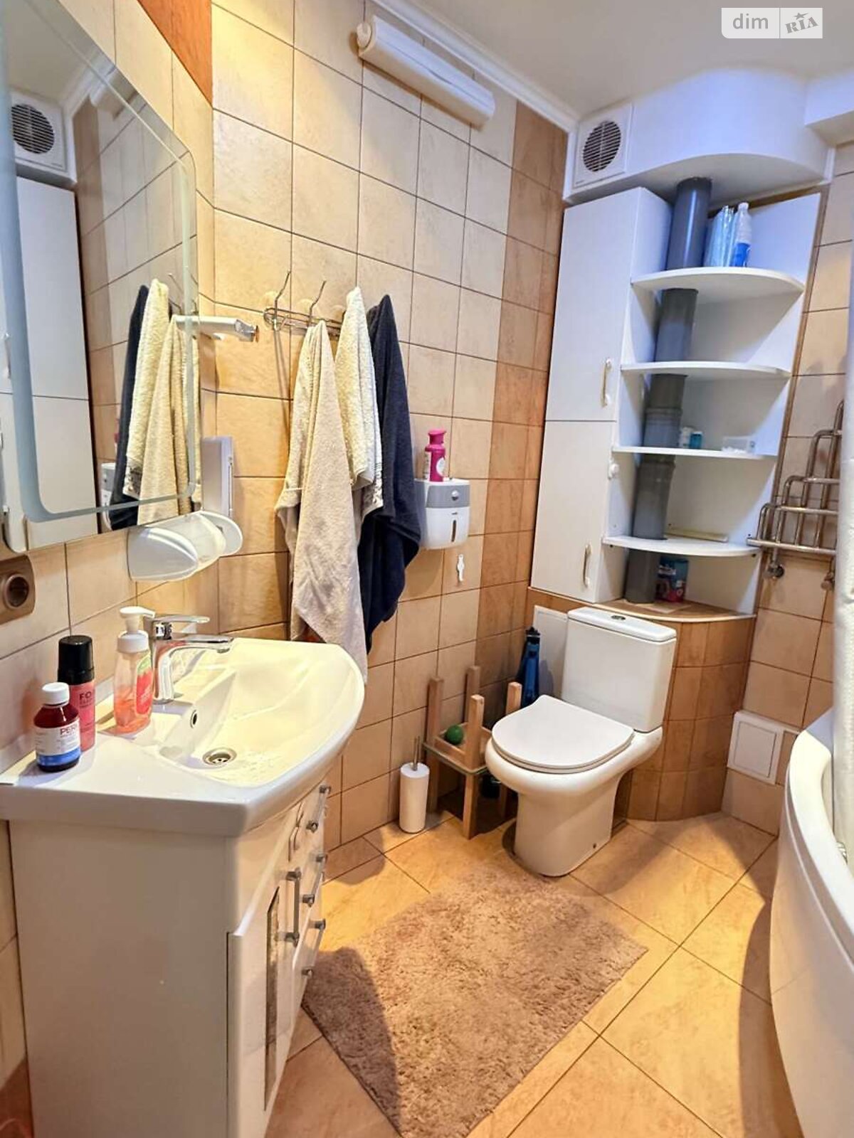 Продаж трикімнатної квартири в Києві, на бул. Ігоря Шамо 19, район Русанівка фото 1 Продаж трикімнатної квартири в Києві, на бул. Ігоря Шамо 19, район Русанівка фото 1
