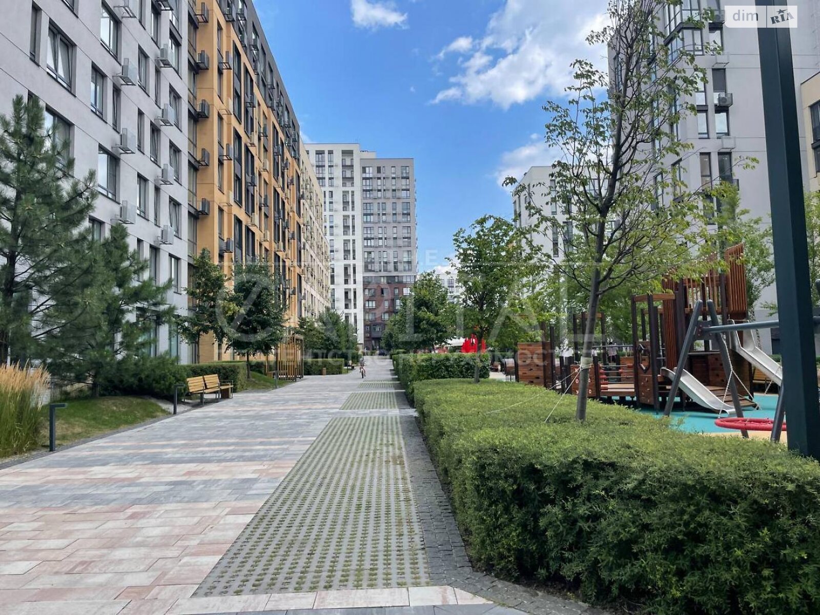 Продаж однокімнатної квартири в Києві, на вул. Салютна 2Б, фото 1 Продаж однокімнатної квартири в Києві, на вул. Салютна 2Б, фото 1
