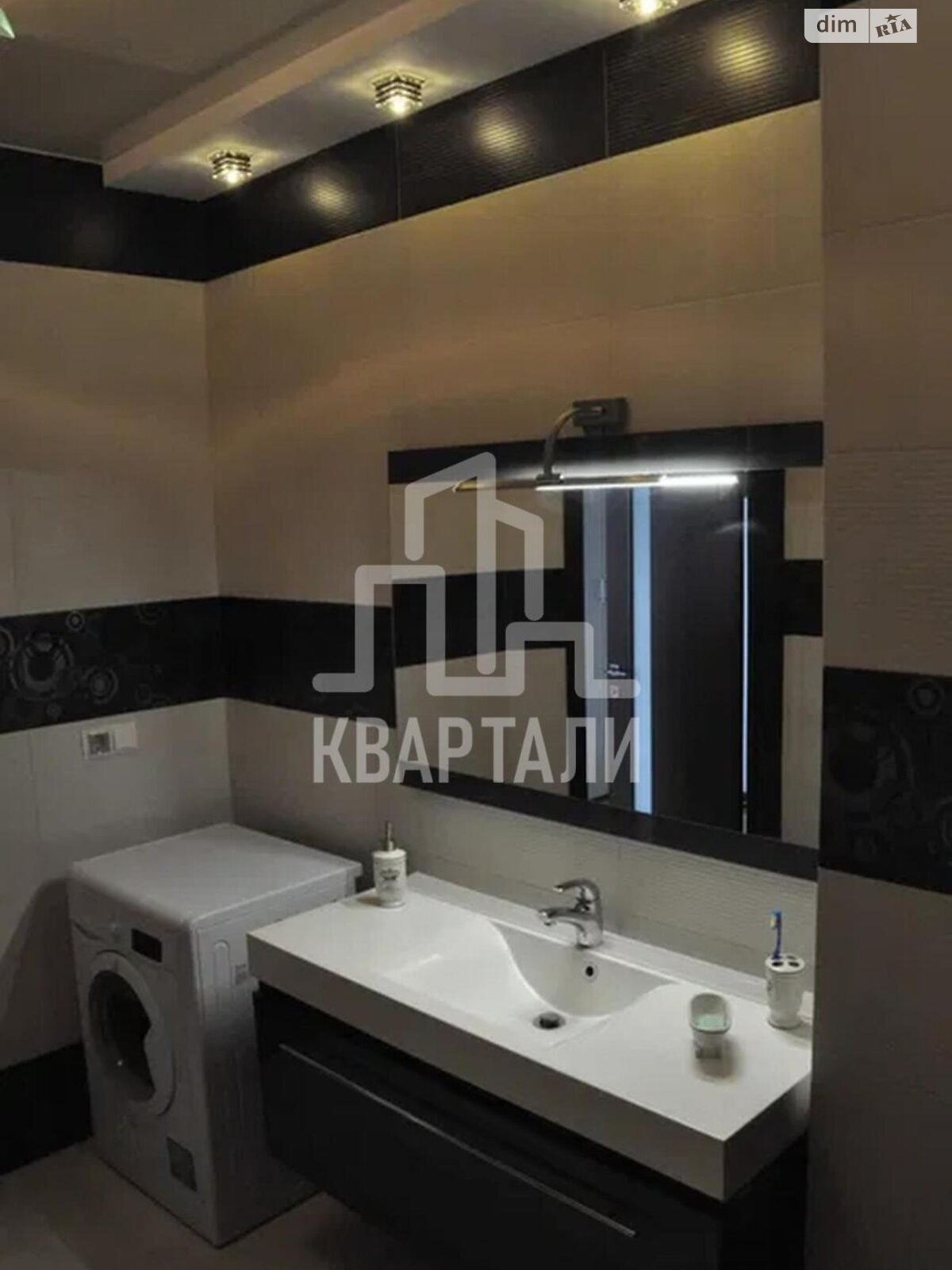 Продажа двухкомнатной квартиры в Киеве, на ул. Феодосийская 3В, район Саперная Слободка фото 1 Продажа двухкомнатной квартиры в Киеве, на ул. Феодосийская 3В, район Саперная Слободка фото 1
