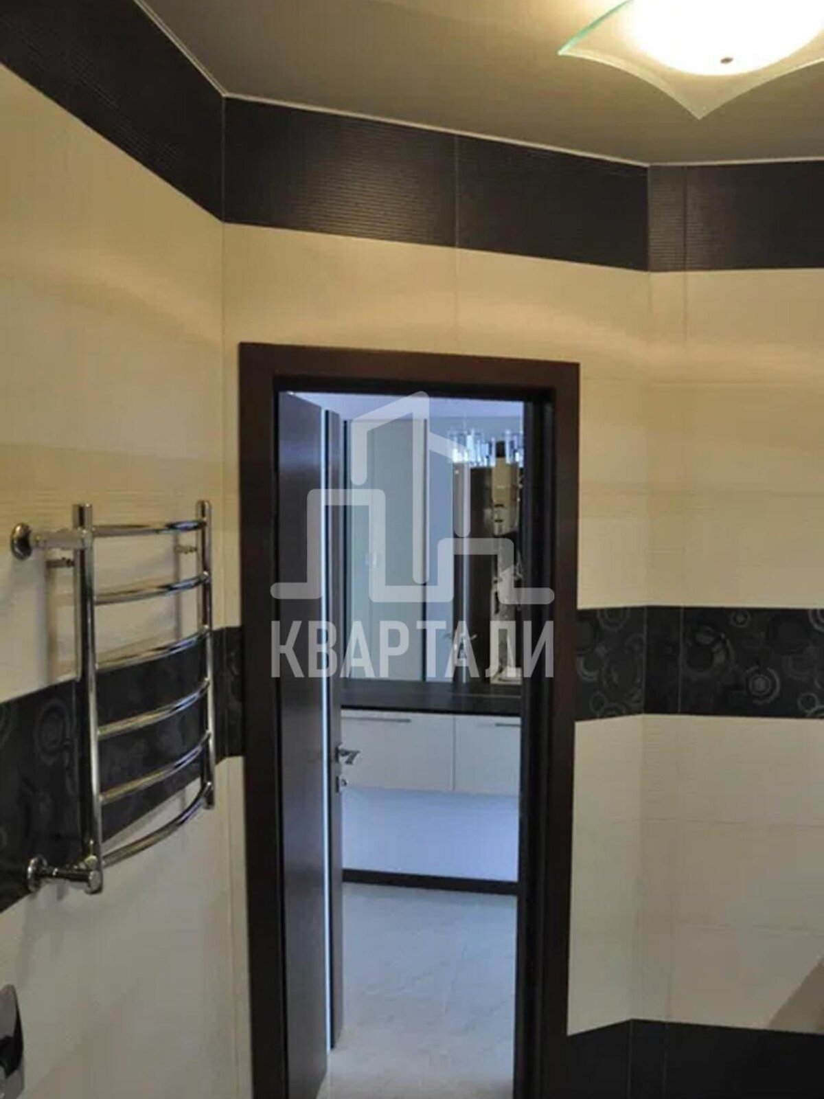 Продажа двухкомнатной квартиры в Киеве, на ул. Феодосийская 3В, район Саперная Слободка фото 1 Продажа двухкомнатной квартиры в Киеве, на ул. Феодосийская 3В, район Саперная Слободка фото 1