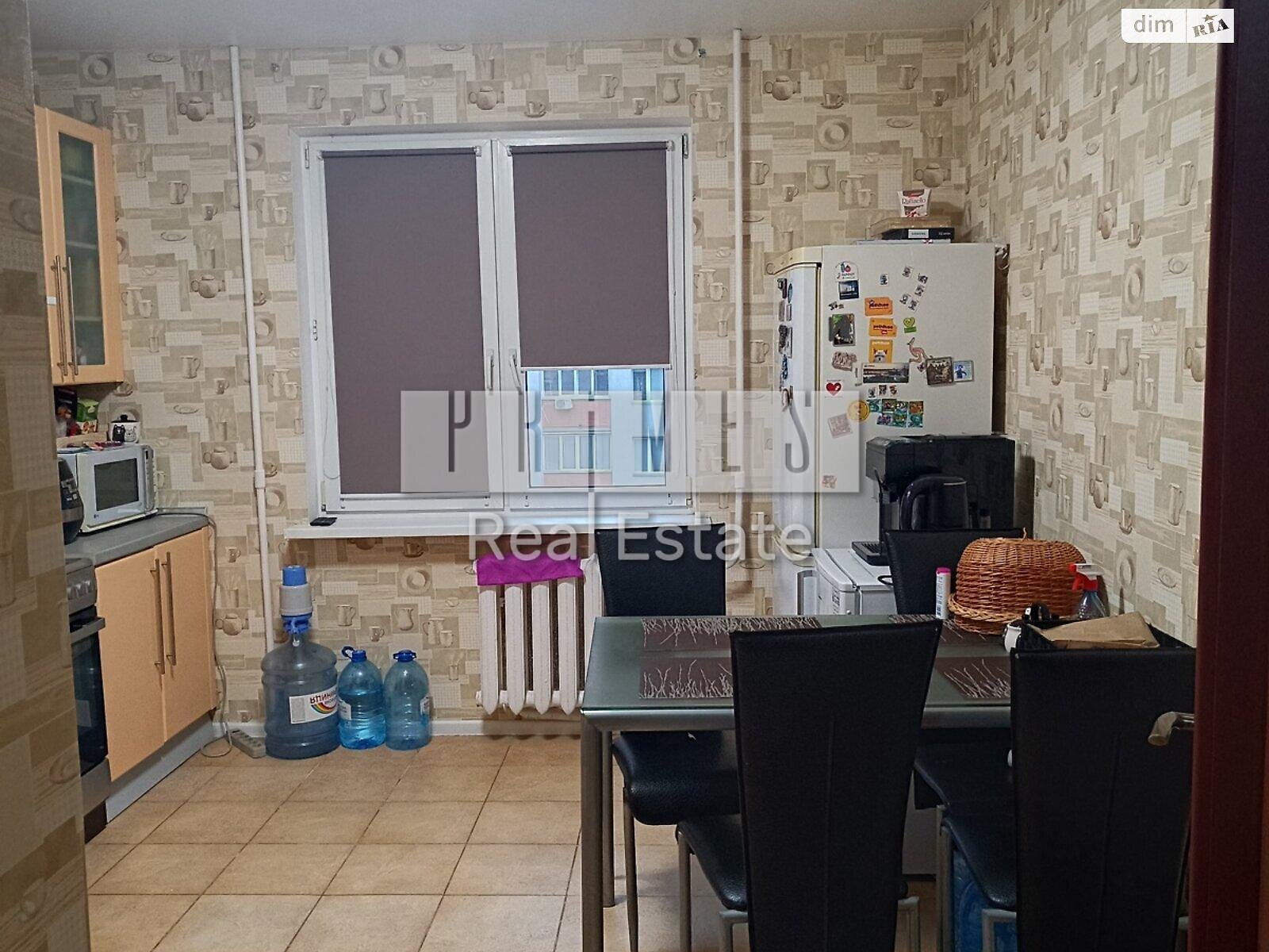 Продажа трехкомнатной квартиры в Киеве, на пер. Феодосийский 14А, район Саперная Слободка фото 1 Продажа трехкомнатной квартиры в Киеве, на пер. Феодосийский 14А, район Саперная Слободка фото 1