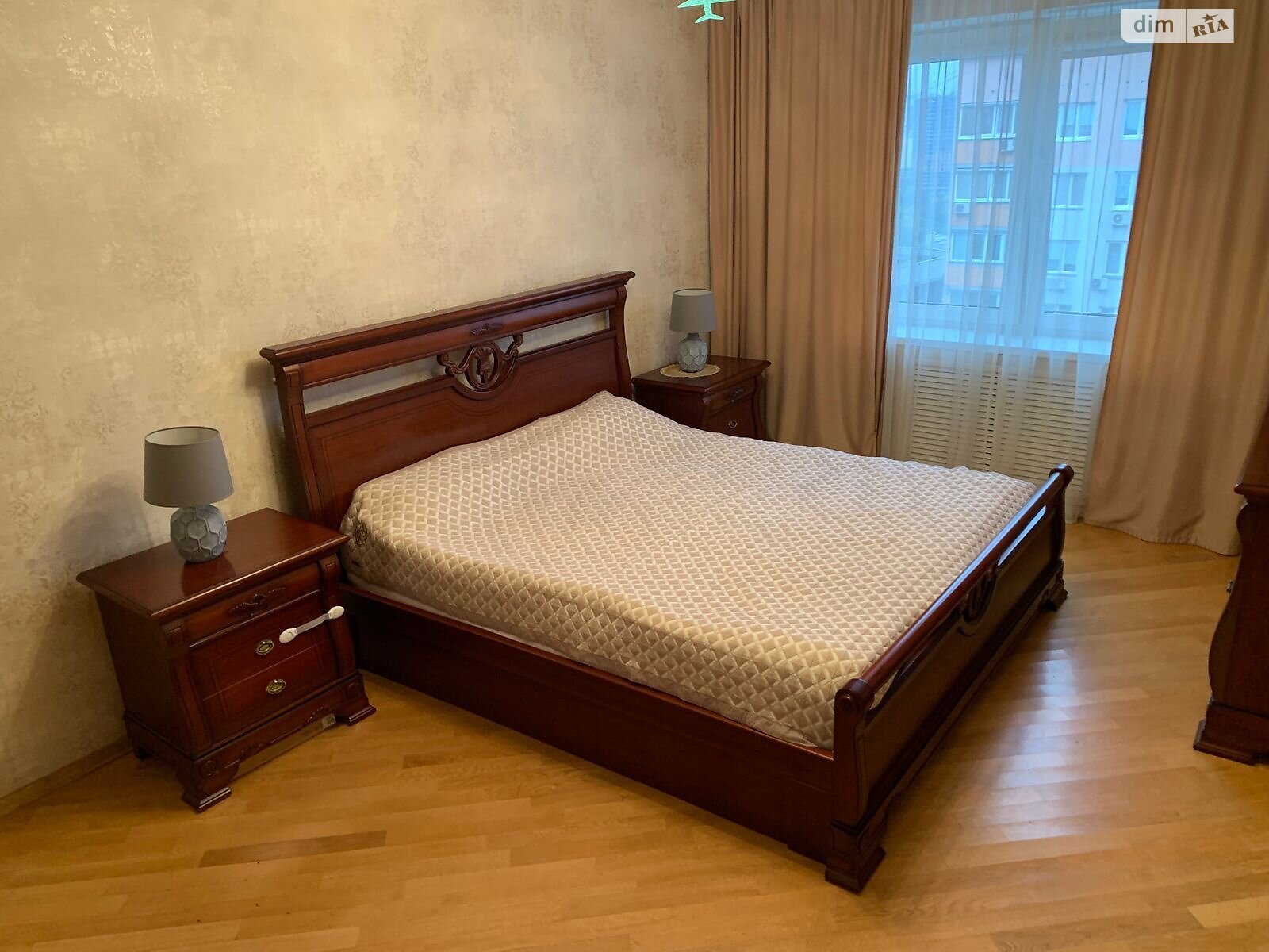 Продажа трехкомнатной квартиры в Киеве, на пер. Феодосийский 14А, район Саперная Слободка фото 1 Продажа трехкомнатной квартиры в Киеве, на пер. Феодосийский 14А, район Саперная Слободка фото 1