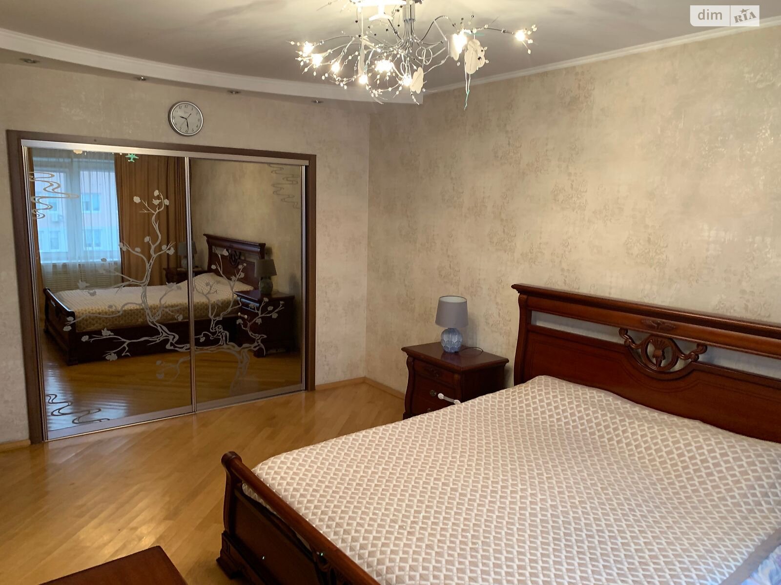 Продажа трехкомнатной квартиры в Киеве, на пер. Феодосийский 14А, район Саперная Слободка фото 1 Продажа трехкомнатной квартиры в Киеве, на пер. Феодосийский 14А, район Саперная Слободка фото 1