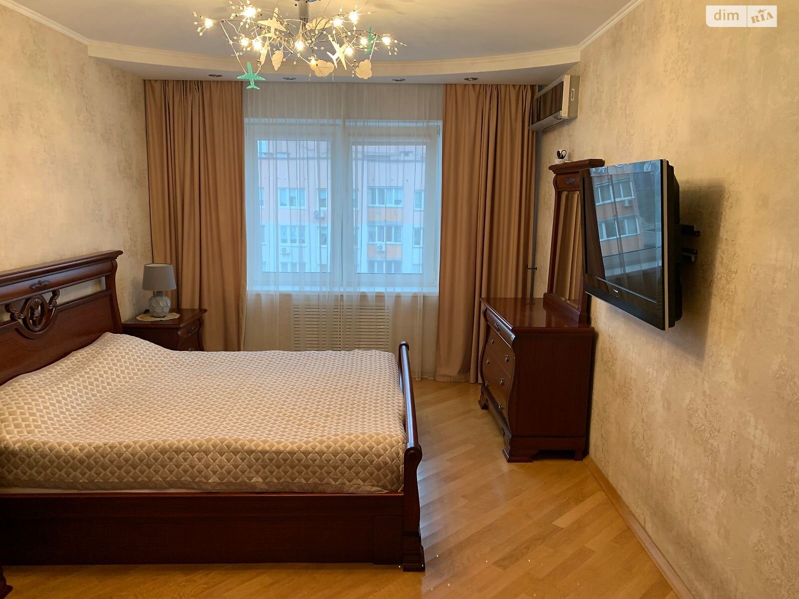 Продажа трехкомнатной квартиры в Киеве, на пер. Феодосийский 14А, район Саперная Слободка фото 1 Продажа трехкомнатной квартиры в Киеве, на пер. Феодосийский 14А, район Саперная Слободка фото 1