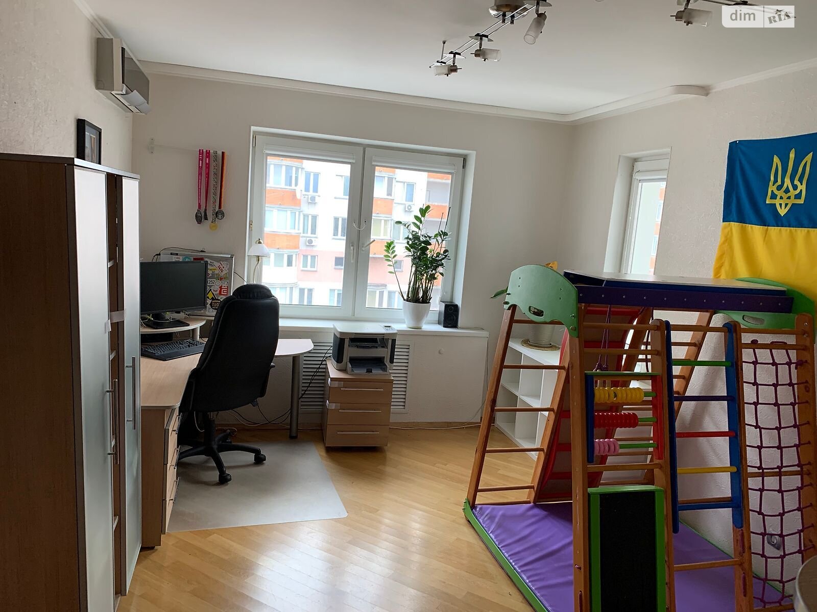 Продажа трехкомнатной квартиры в Киеве, на пер. Феодосийский 14А, район Саперная Слободка фото 1 Продажа трехкомнатной квартиры в Киеве, на пер. Феодосийский 14А, район Саперная Слободка фото 1