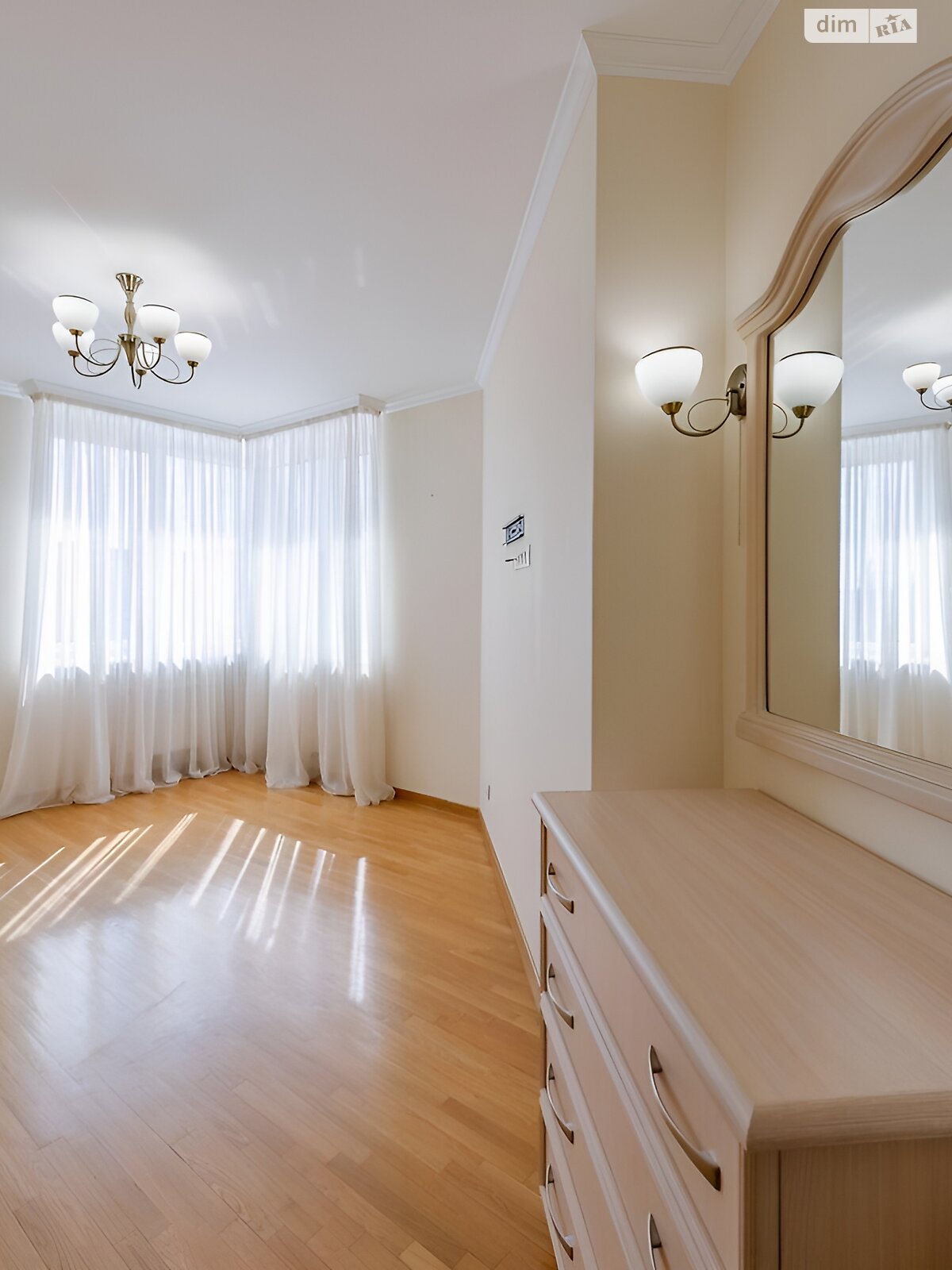 Продаж трикімнатної квартири в Києві, на вул. Саперно-Слобідська 22, район Саперна Слобідка фото 1 Продаж трикімнатної квартири в Києві, на вул. Саперно-Слобідська 22, район Саперна Слобідка фото 1