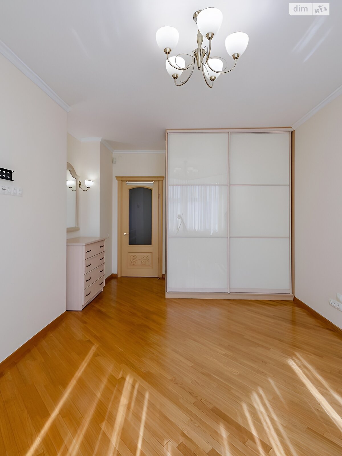 Продаж трикімнатної квартири в Києві, на вул. Саперно-Слобідська 22, район Саперна Слобідка фото 1 Продаж трикімнатної квартири в Києві, на вул. Саперно-Слобідська 22, район Саперна Слобідка фото 1