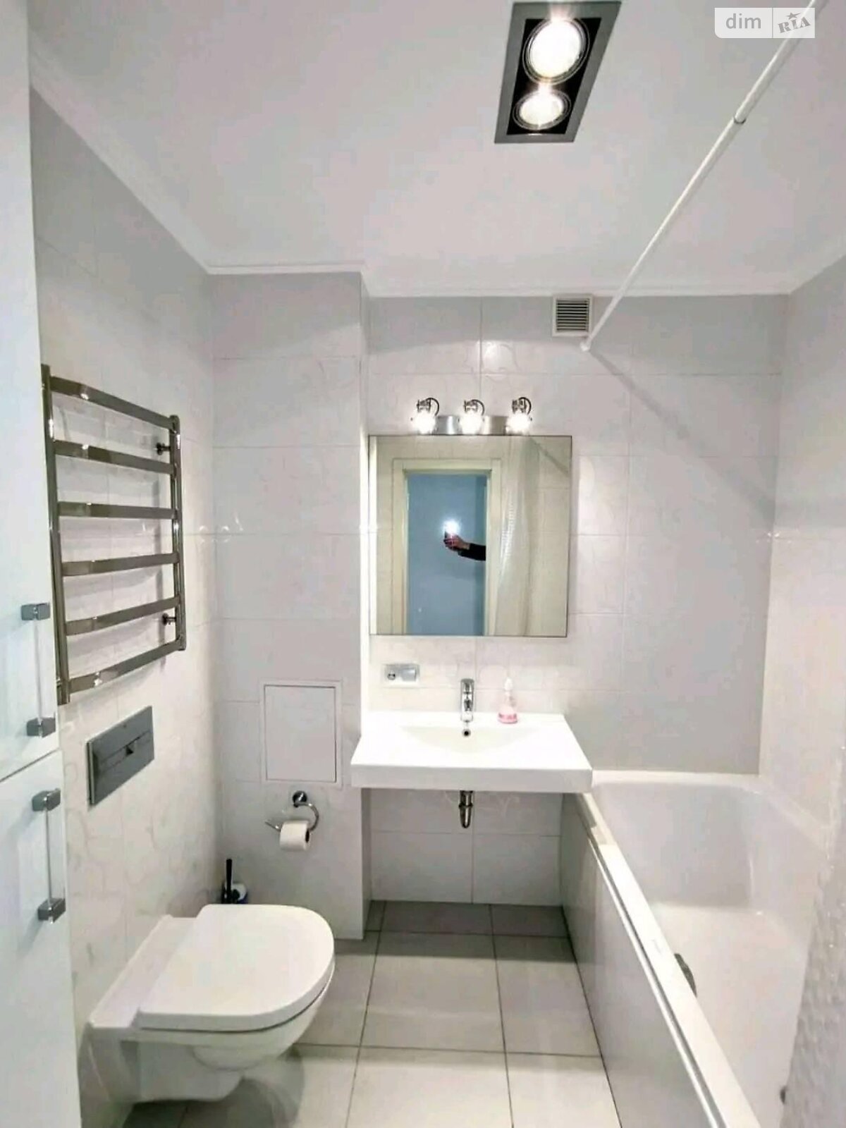 Продажа трехкомнатной квартиры в Киеве, на ул. Саперно-Слободская 10, фото 1 Продажа трехкомнатной квартиры в Киеве, на ул. Саперно-Слободская 10, фото 1