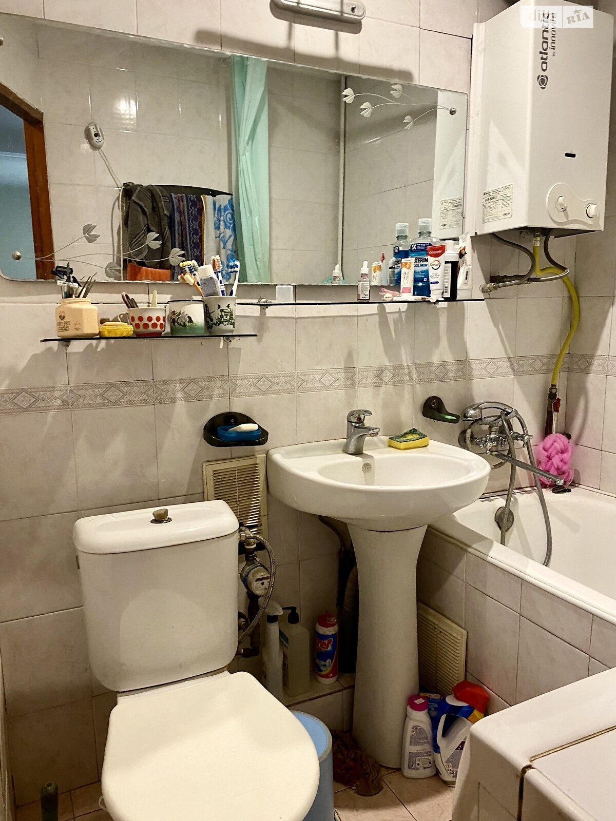 Продажа трехкомнатной квартиры в Киеве, на ул. Чешская 3, район Саперное Поле фото 1 Продажа трехкомнатной квартиры в Киеве, на ул. Чешская 3, район Саперное Поле фото 1
