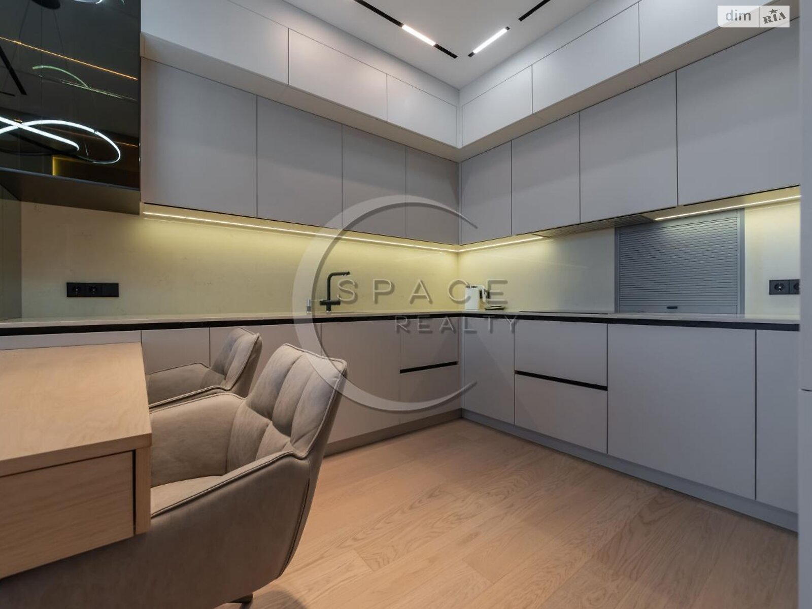 Продажа трехкомнатной квартиры в Киеве, на ул. Иоанна Павла II 12, район Саперное Поле фото 1 Продажа трехкомнатной квартиры в Киеве, на ул. Иоанна Павла II 12, район Саперное Поле фото 1