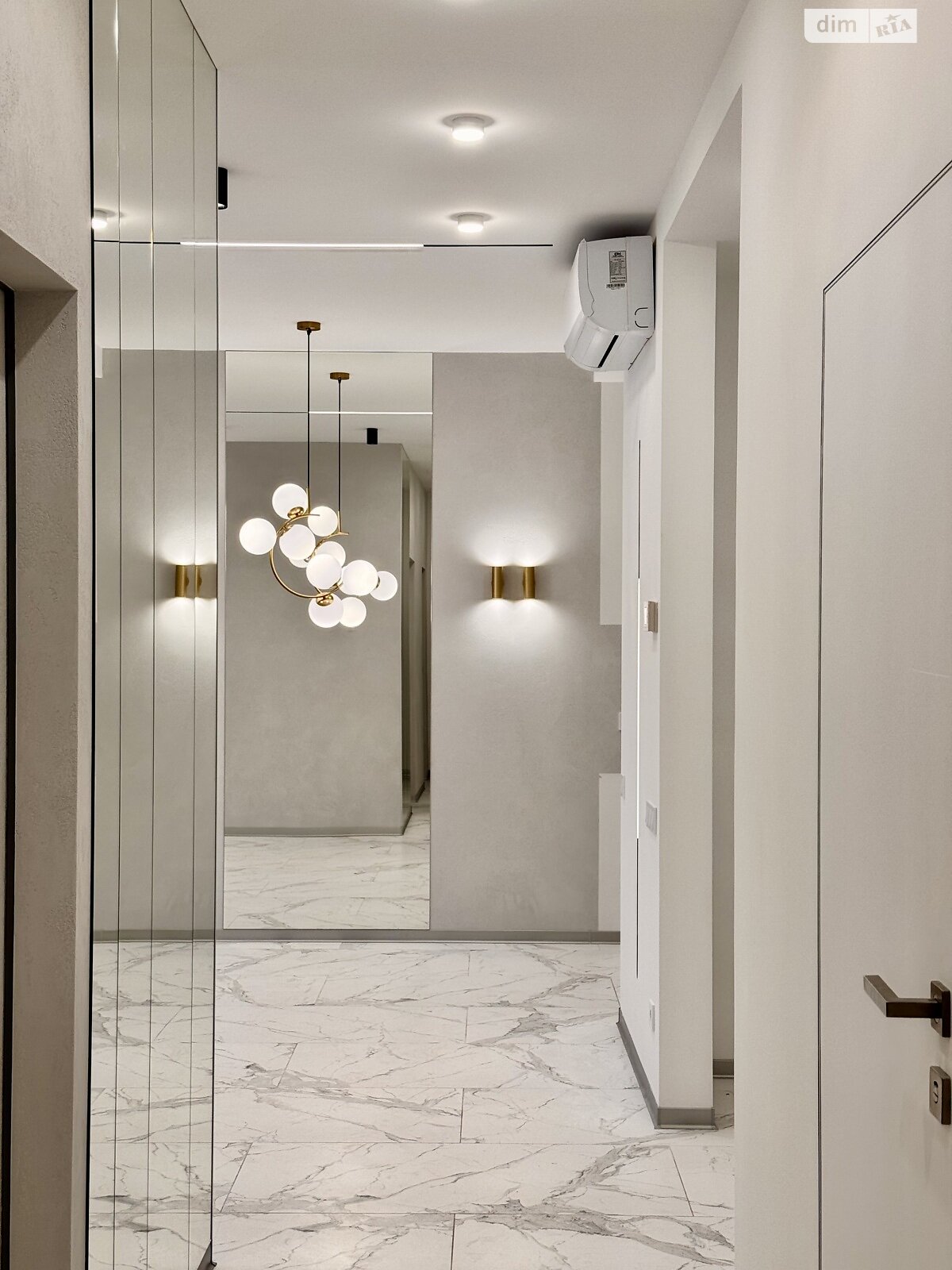 Продаж двокімнатної квартири в Києві, на вул. Іоанна Павла II 12, район Саперне Поле фото 1 Продаж двокімнатної квартири в Києві, на вул. Іоанна Павла II 12, район Саперне Поле фото 1