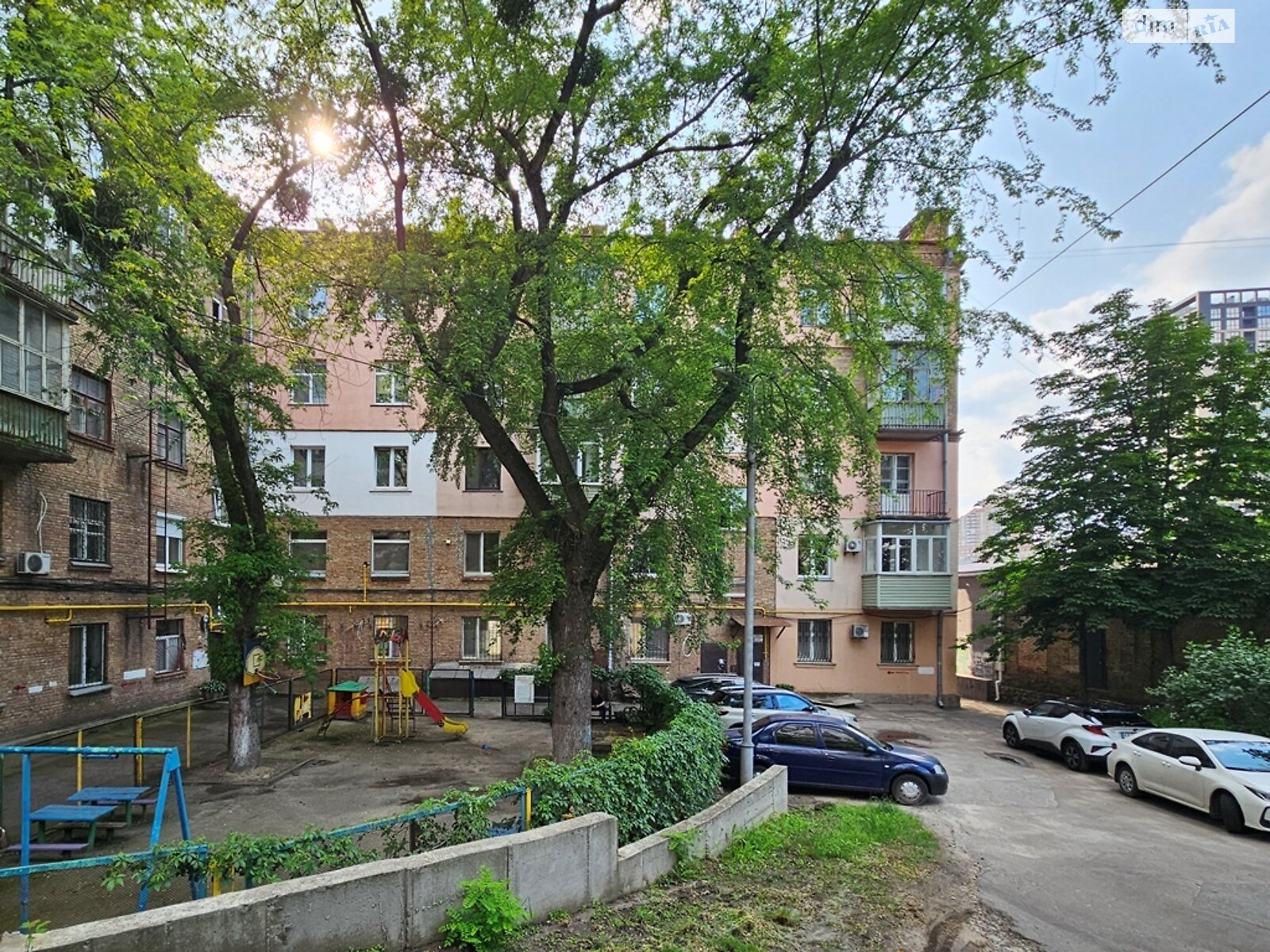 Продаж трикімнатної квартири в Києві, на вул. Іоанна Павла II 7, район Саперне Поле фото 1 Продаж трикімнатної квартири в Києві, на вул. Іоанна Павла II 7, район Саперне Поле фото 1