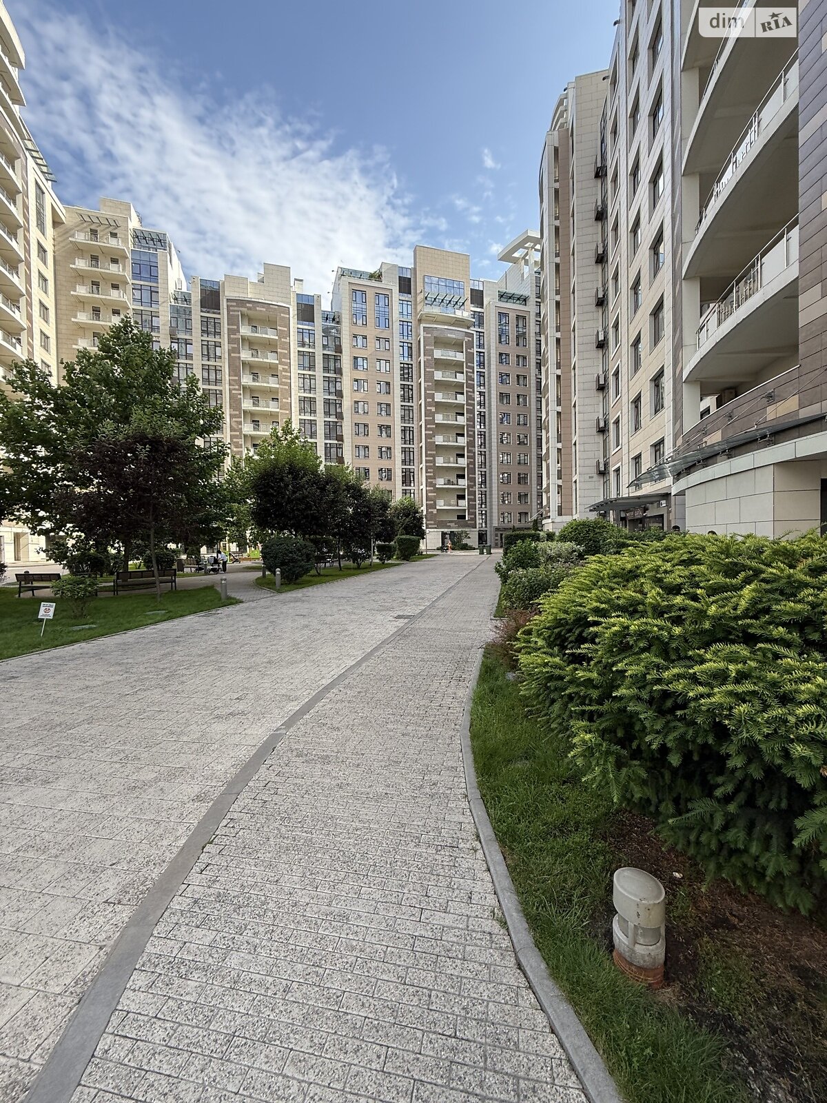 Продаж трикімнатної квартири в Києві, на вул. Іоанна Павла II 6/1, район Саперне Поле фото 1 Продаж трикімнатної квартири в Києві, на вул. Іоанна Павла II 6/1, район Саперне Поле фото 1