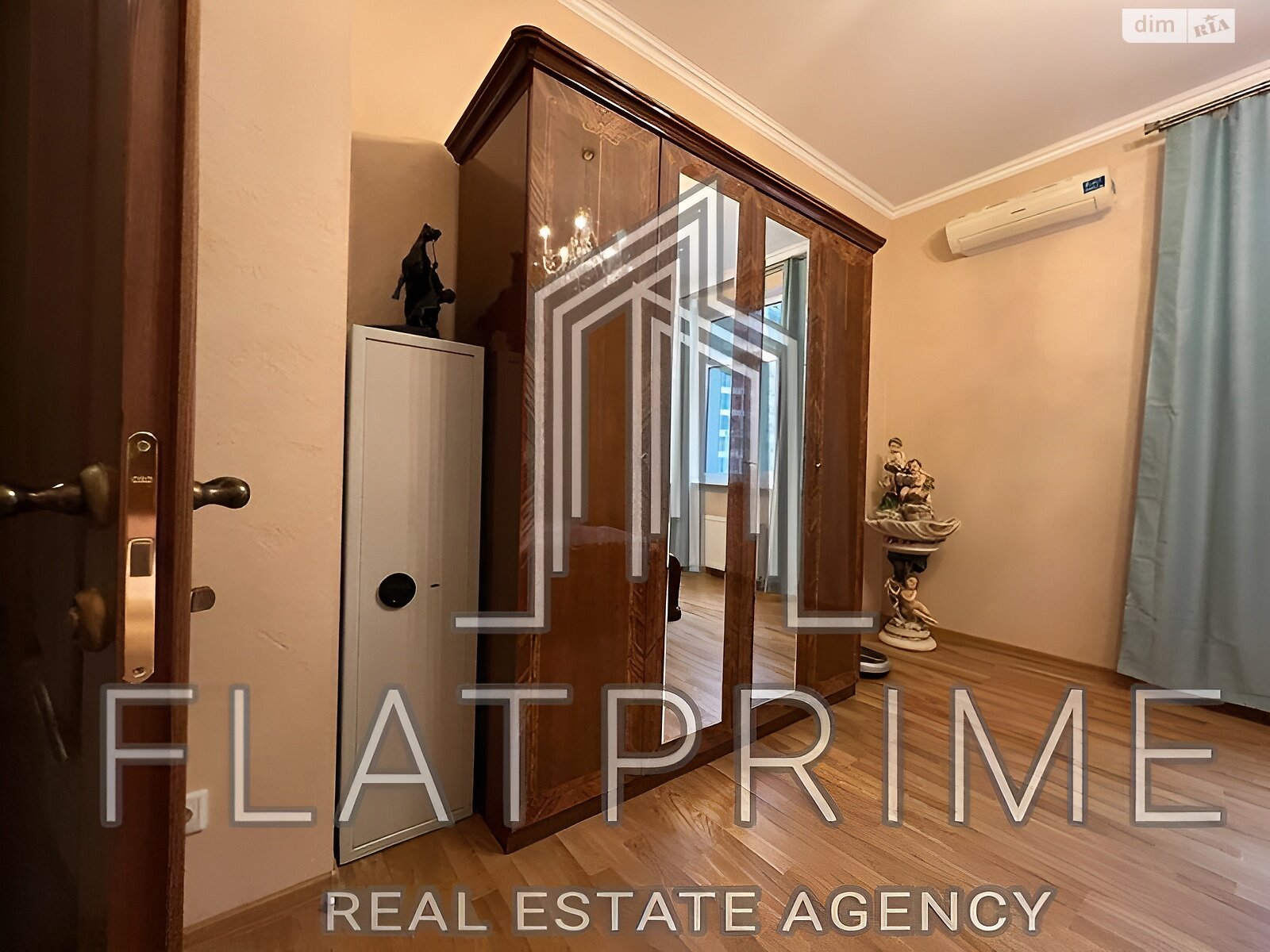 Продажа трехкомнатной квартиры в Киеве, на ул. Коновальца Евгения 44А, район Саперное Поле фото 1 Продажа трехкомнатной квартиры в Киеве, на ул. Коновальца Евгения 44А, район Саперное Поле фото 1