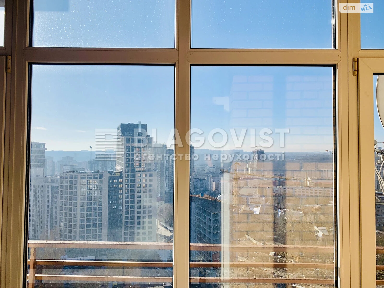 Продажа трехкомнатной квартиры в Киеве, на ул. Коновальца Евгения 32В, район Саперное Поле фото 1 Продажа трехкомнатной квартиры в Киеве, на ул. Коновальца Евгения 32В, район Саперное Поле фото 1