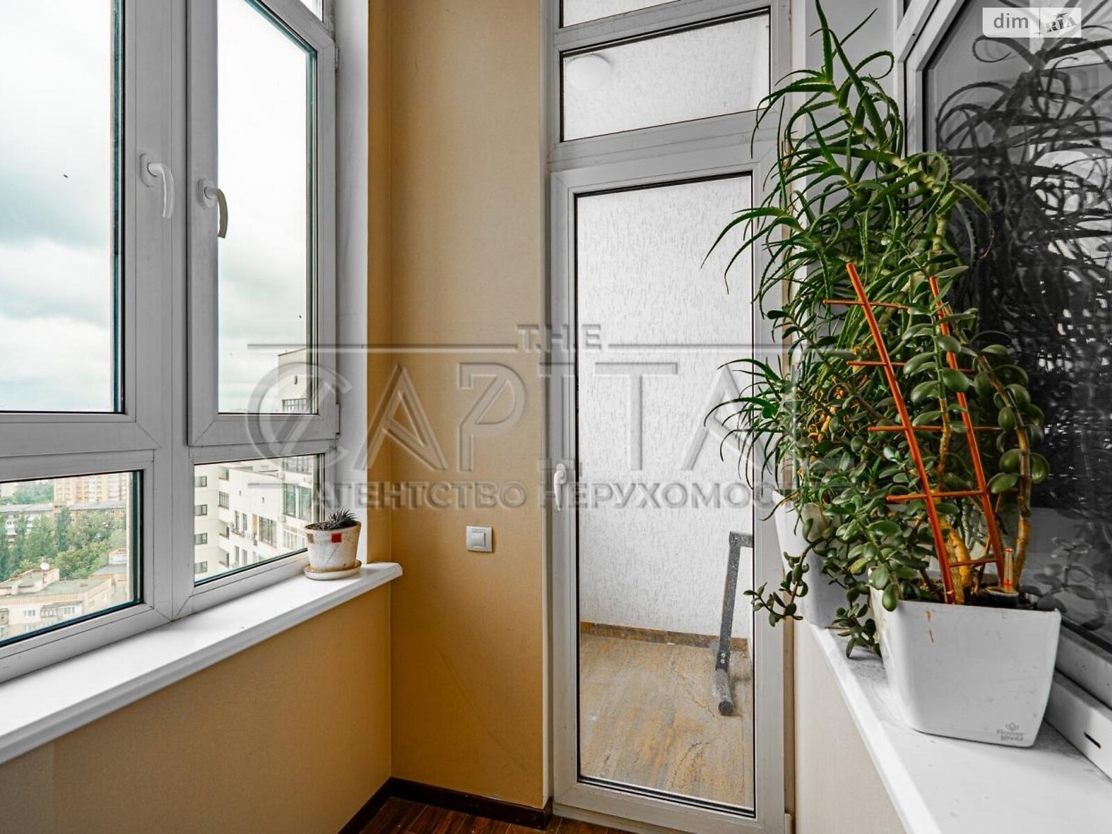 Продаж трикімнатної квартири в Києві, на вул. Коновальця Євгена 44А, район Саперне Поле фото 1 Продаж трикімнатної квартири в Києві, на вул. Коновальця Євгена 44А, район Саперне Поле фото 1