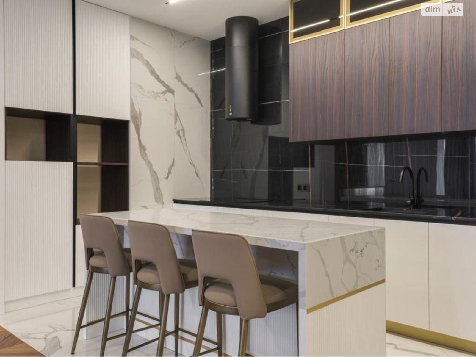 Продажа трехкомнатной квартиры в Киеве, на ул. Коновальца Евгения 26А, район Саперное Поле фото 1