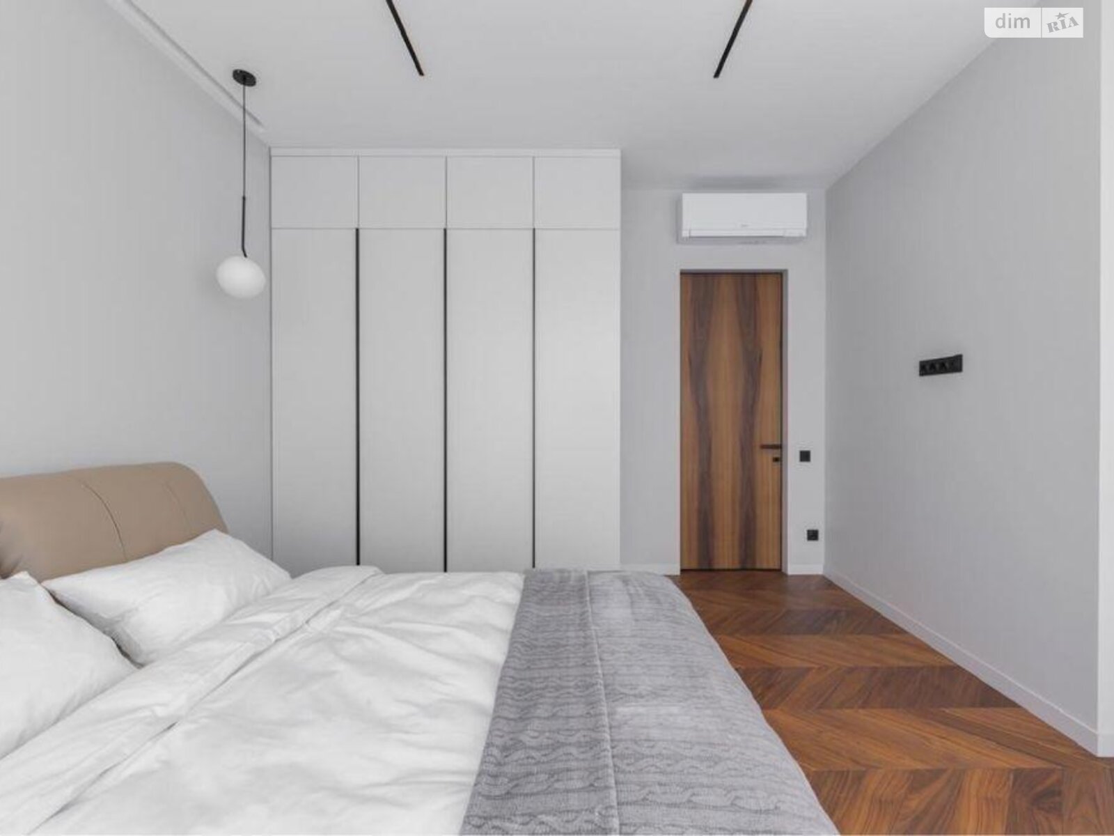 Продажа трехкомнатной квартиры в Киеве, на ул. Коновальца Евгения 26А, район Саперное Поле фото 1