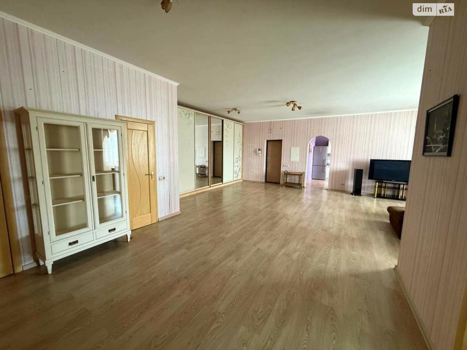 Продажа трехкомнатной квартиры в Киеве, на ул. Коновальца Евгения 32Г, район Саперное Поле фото 1