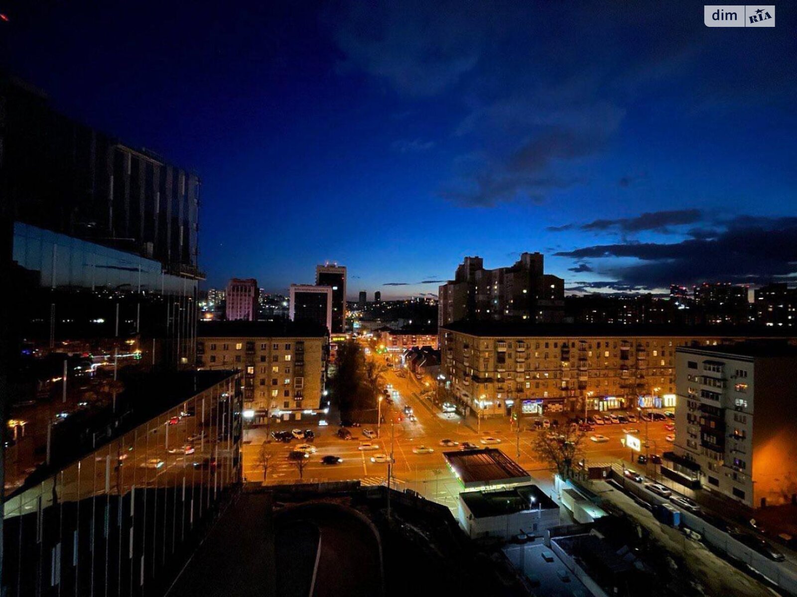 Продаж трикімнатної квартири в Києві, на вул. Маккейна Джона, район Саперне Поле фото 1