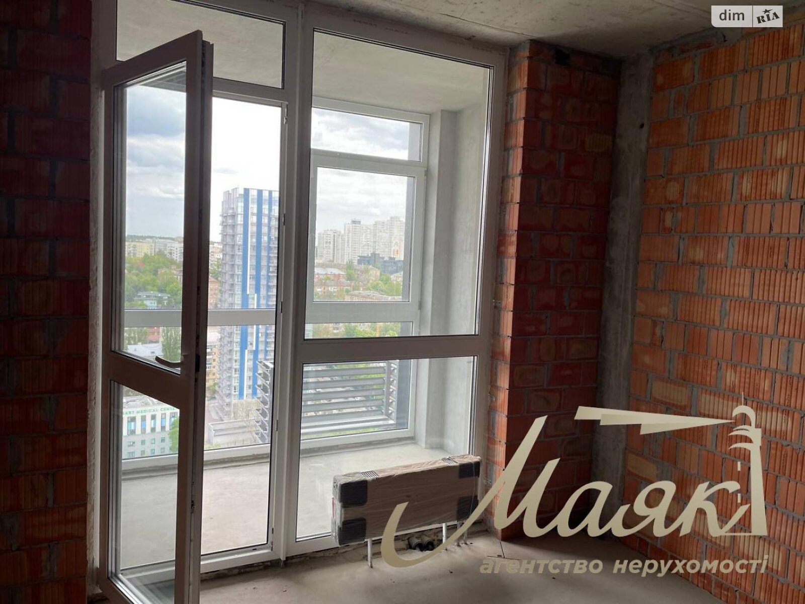 Продажа трехкомнатной квартиры в Киеве, на ул. Маккейна Джона 3А, район Печерск фото 1 Продажа трехкомнатной квартиры в Киеве, на ул. Маккейна Джона 3А, район Печерск фото 1