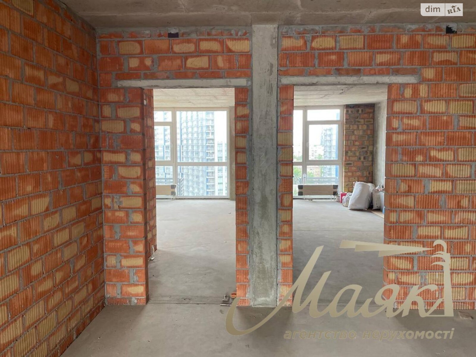 Продажа трехкомнатной квартиры в Киеве, на ул. Маккейна Джона 3А, район Печерск фото 1 Продажа трехкомнатной квартиры в Киеве, на ул. Маккейна Джона 3А, район Печерск фото 1