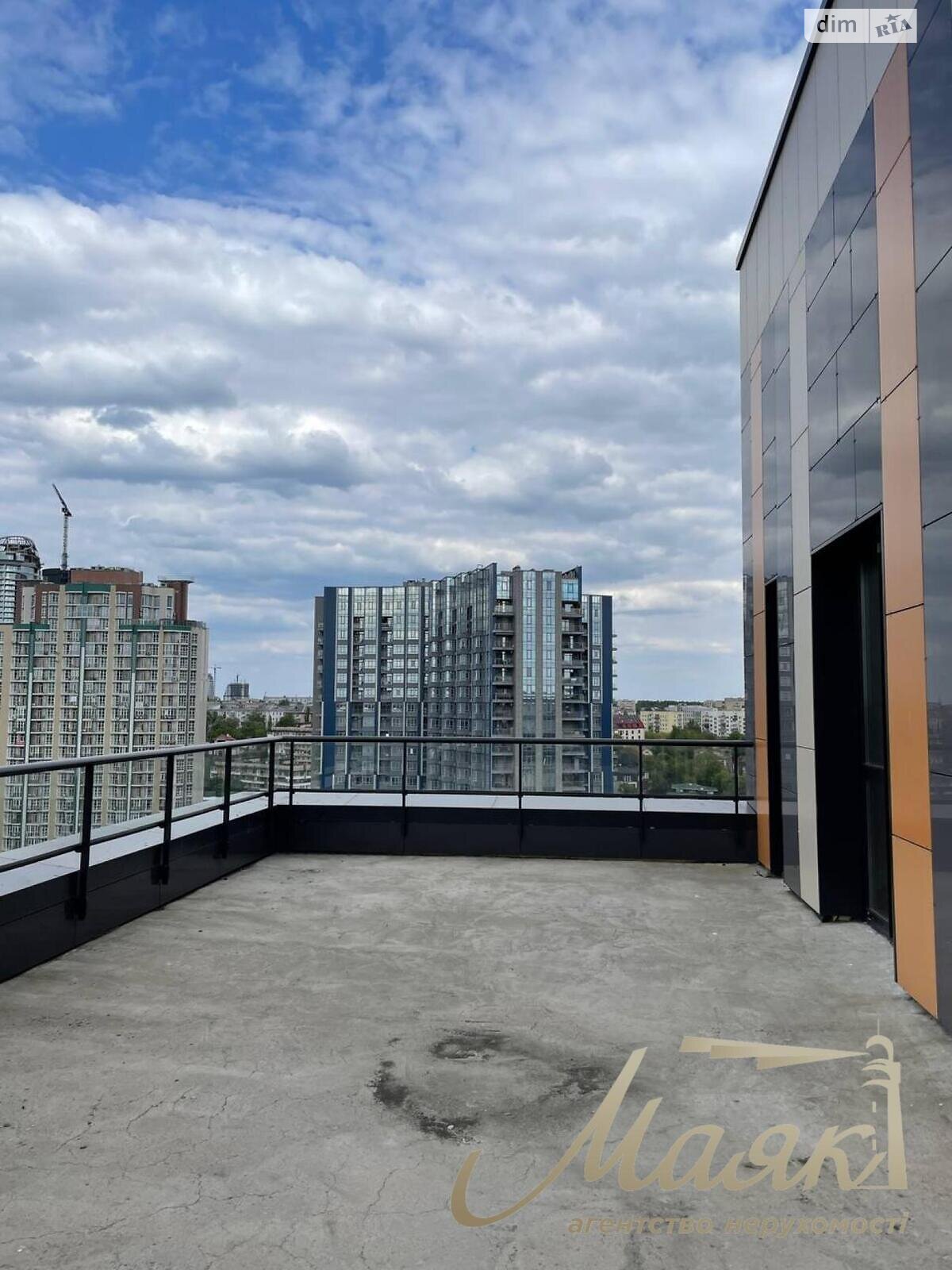 Продажа трехкомнатной квартиры в Киеве, на ул. Маккейна Джона 3А, район Печерск фото 1 Продажа трехкомнатной квартиры в Киеве, на ул. Маккейна Джона 3А, район Печерск фото 1