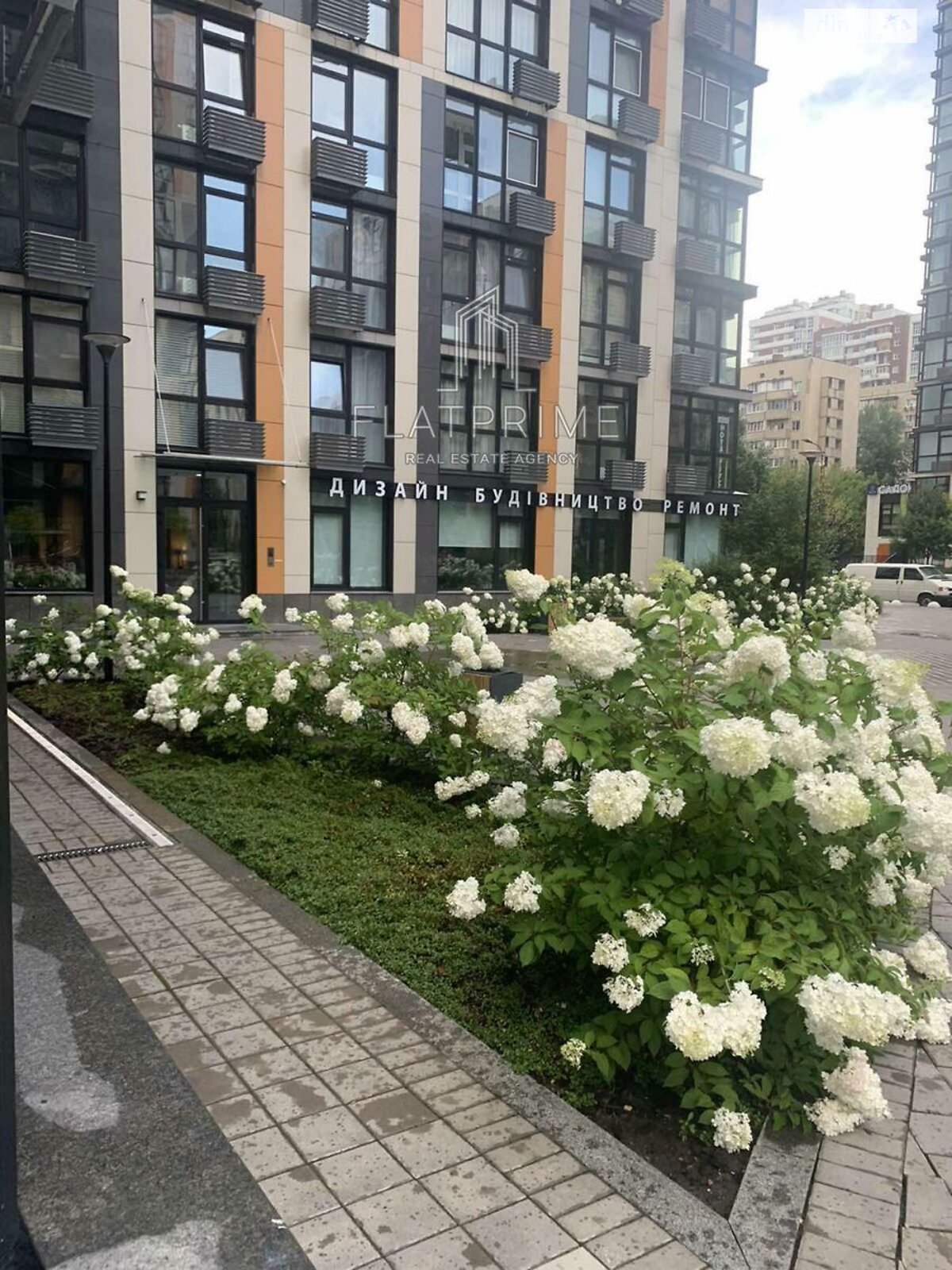 Продажа трехкомнатной квартиры в Киеве, на ул. Маккейна Джона 3А, район Саперное Поле фото 1 Продажа трехкомнатной квартиры в Киеве, на ул. Маккейна Джона 3А, район Саперное Поле фото 1