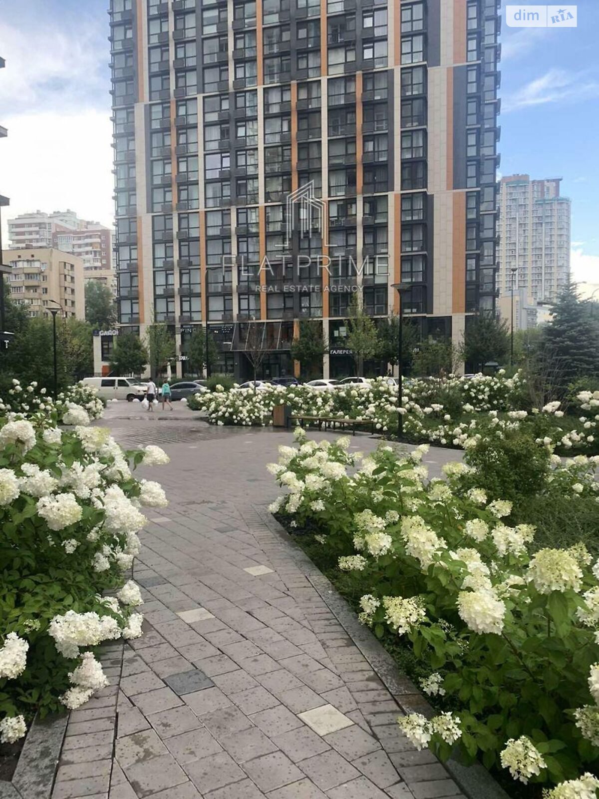 Продажа трехкомнатной квартиры в Киеве, на ул. Маккейна Джона 3А, район Саперное Поле фото 1 Продажа трехкомнатной квартиры в Киеве, на ул. Маккейна Джона 3А, район Саперное Поле фото 1