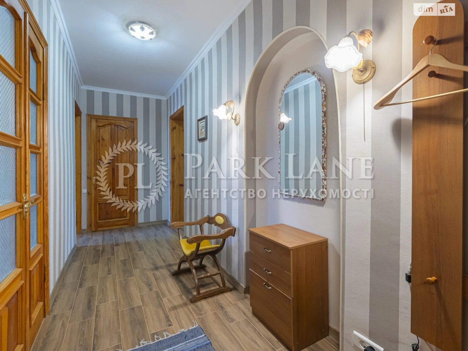 Продажа четырехкомнатной квартиры в Киеве, на ул. Маккейна Джона 18/2, район Саперное Поле фото 1 Продажа четырехкомнатной квартиры в Киеве, на ул. Маккейна Джона 18/2, район Саперное Поле фото 1