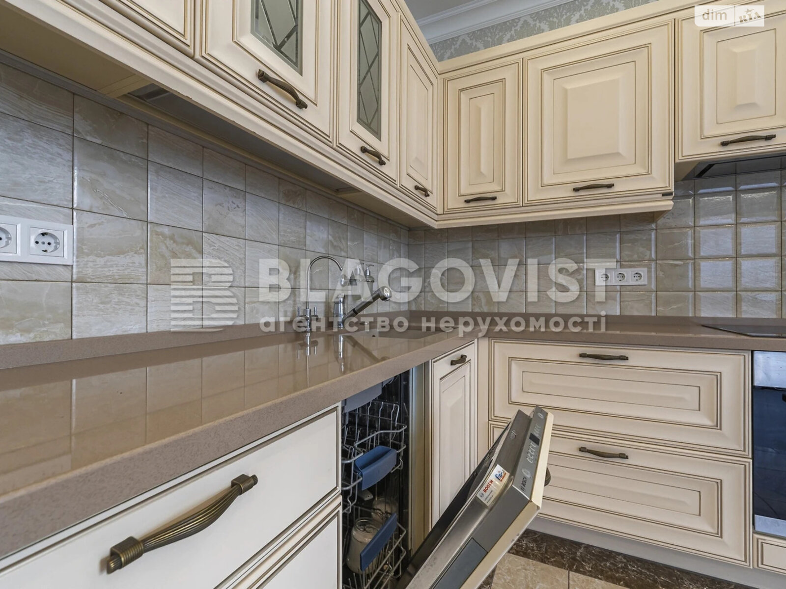 Продажа трехкомнатной квартиры в Киеве, на ул. Маккейна Джона 7, район Саперное Поле фото 1