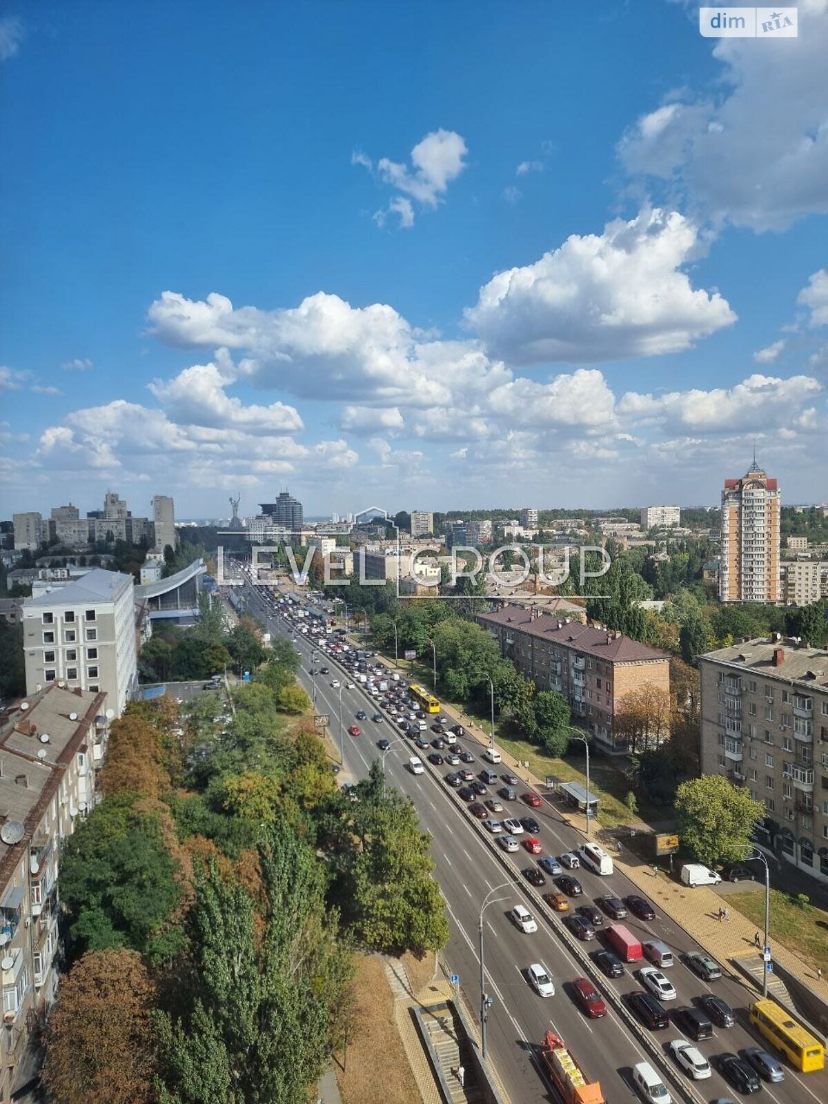 Продаж трикімнатної квартири в Києві, на бул. Миколи Міхновського 13А, район Саперне Поле фото 1 Продаж трикімнатної квартири в Києві, на бул. Миколи Міхновського 13А, район Саперне Поле фото 1
