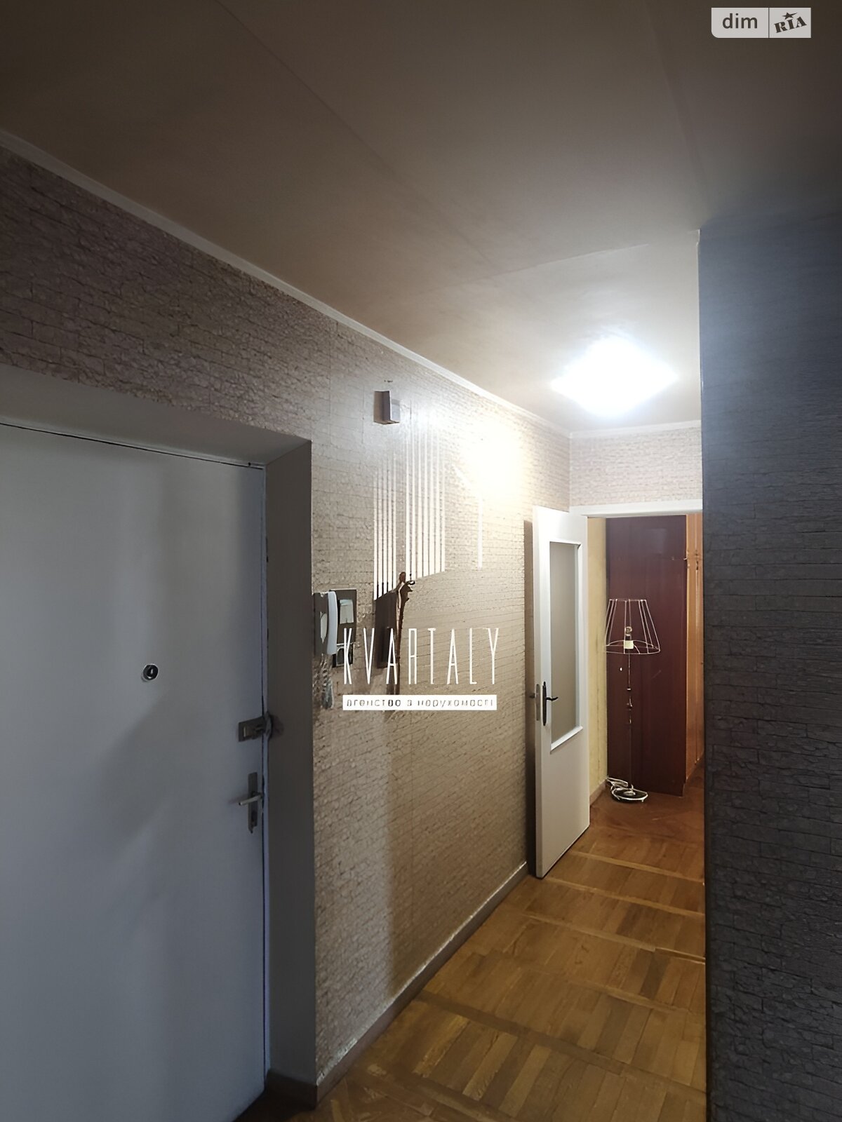 Продажа двухкомнатной квартиры в Киеве, на ул. Предславинская 49, район Саперное Поле фото 1 Продажа двухкомнатной квартиры в Киеве, на ул. Предславинская 49, район Саперное Поле фото 1