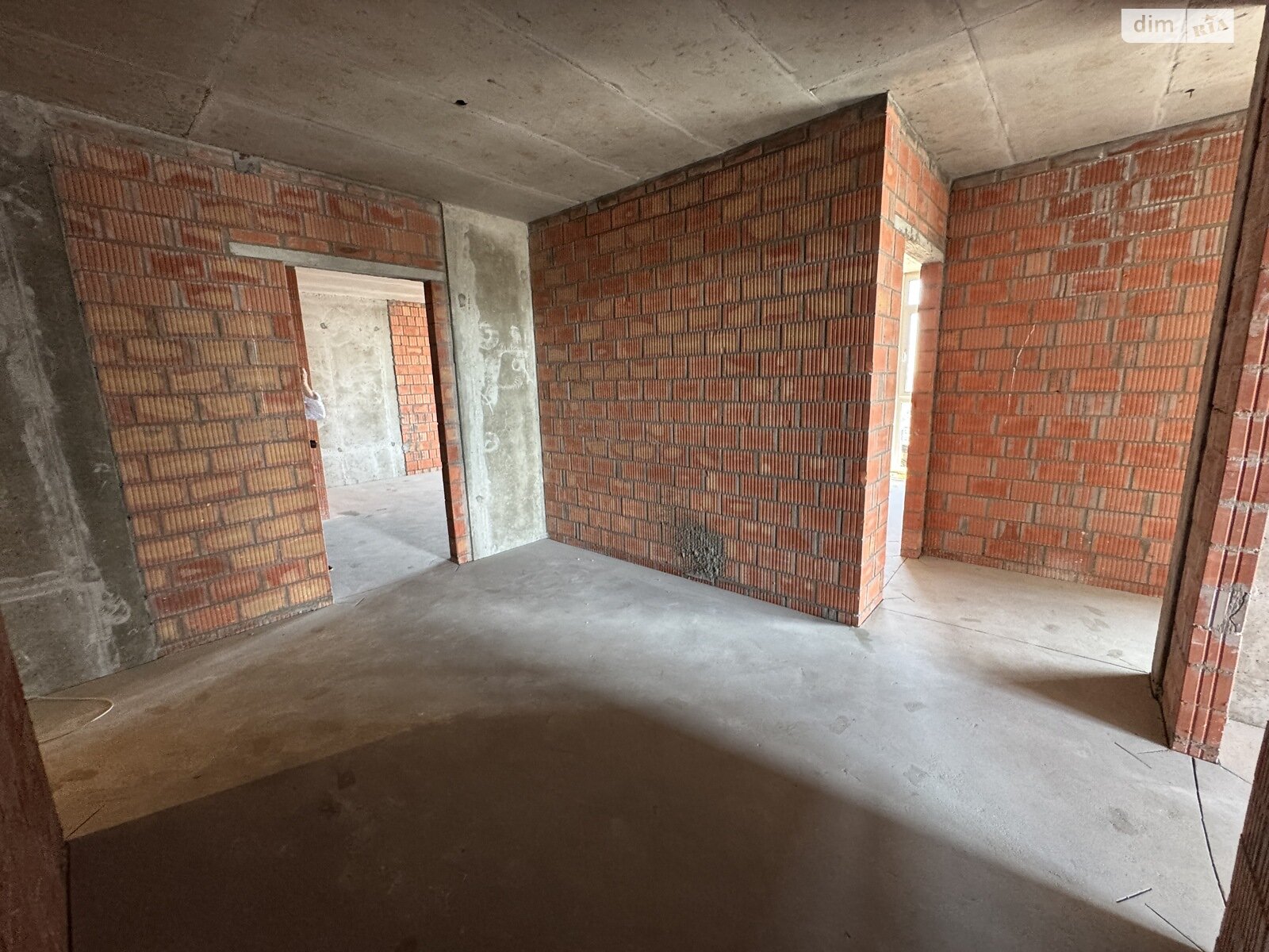Продаж трикімнатної квартири в Києві, на вул. Предславинська 42, район Саперне Поле фото 1 Продаж трикімнатної квартири в Києві, на вул. Предславинська 42, район Саперне Поле фото 1
