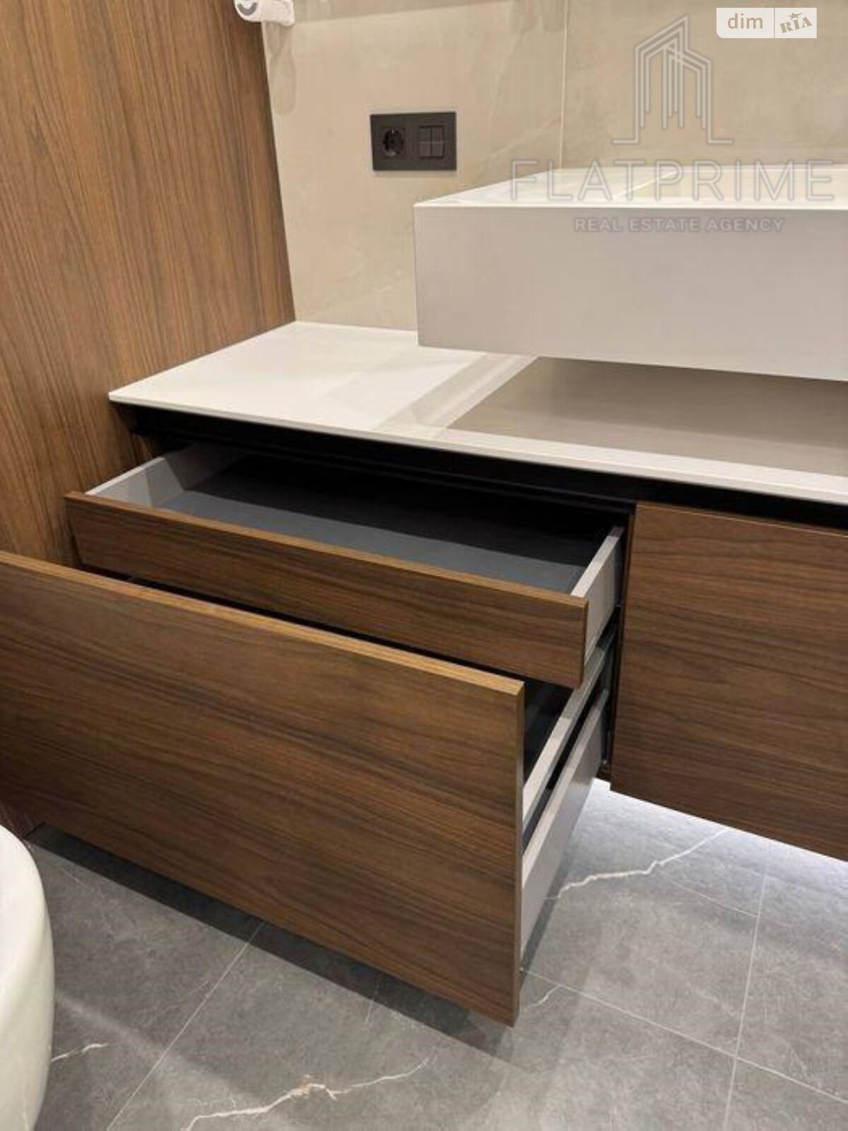 Продажа трехкомнатной квартиры в Киеве, на ул. Предславинская 55А, район Саперное Поле фото 1 Продажа трехкомнатной квартиры в Киеве, на ул. Предславинская 55А, район Саперное Поле фото 1